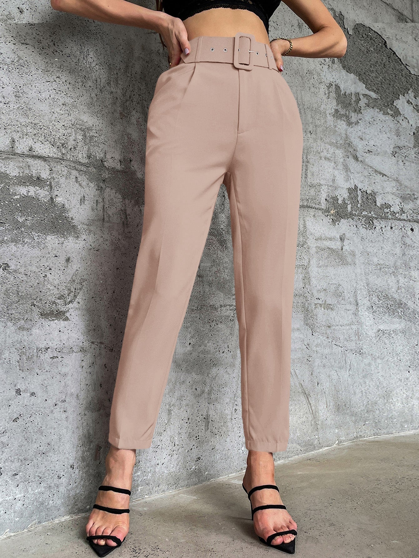 Modichic Solid Belted Tapered Pants