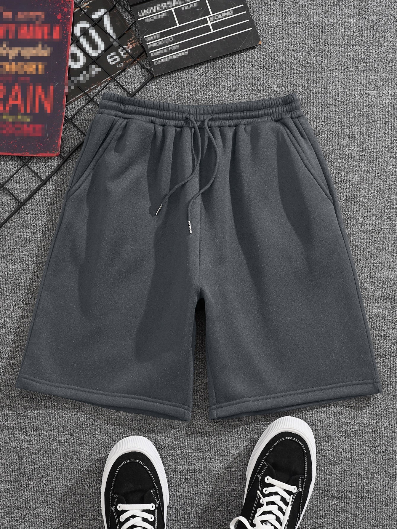 Men Drawstring Waist Slant Pocket Shorts