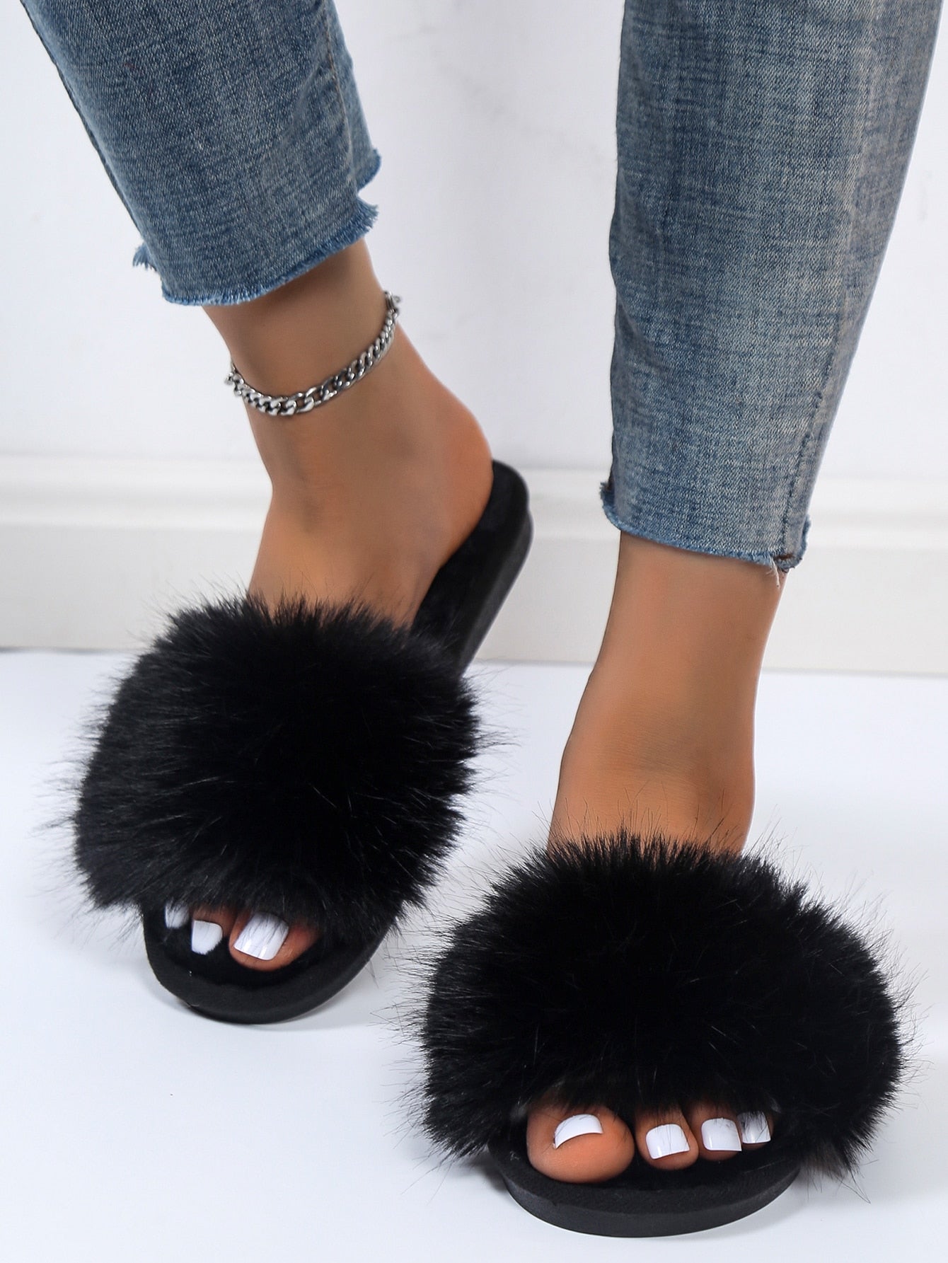 Women Single Band Fluffy Home Slippers, Fashion Black Bedroom Slippers