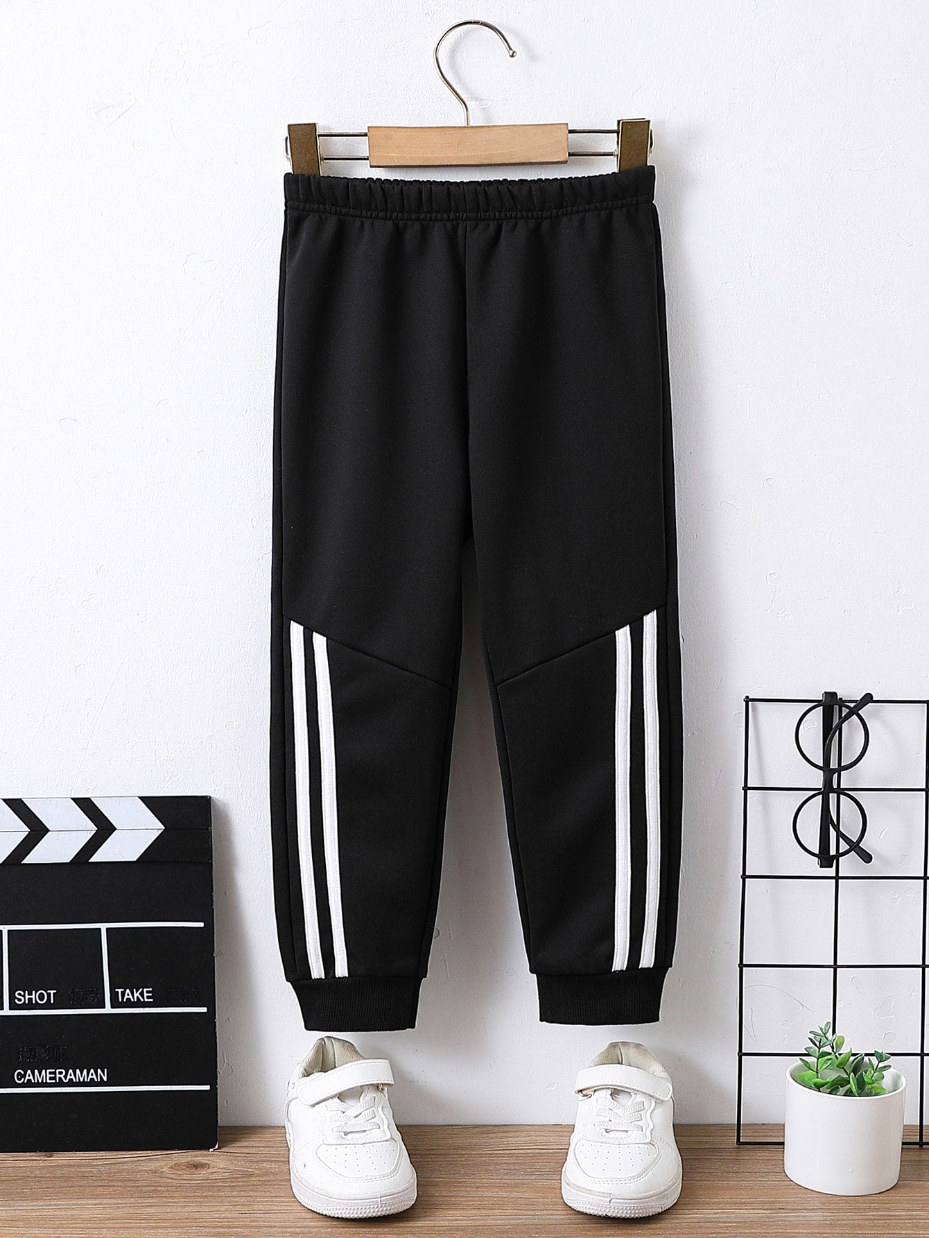 Young Boy Gray Striped Sports & Casual Fashionable Jogger Pants, Suitable For Summer And Autumn