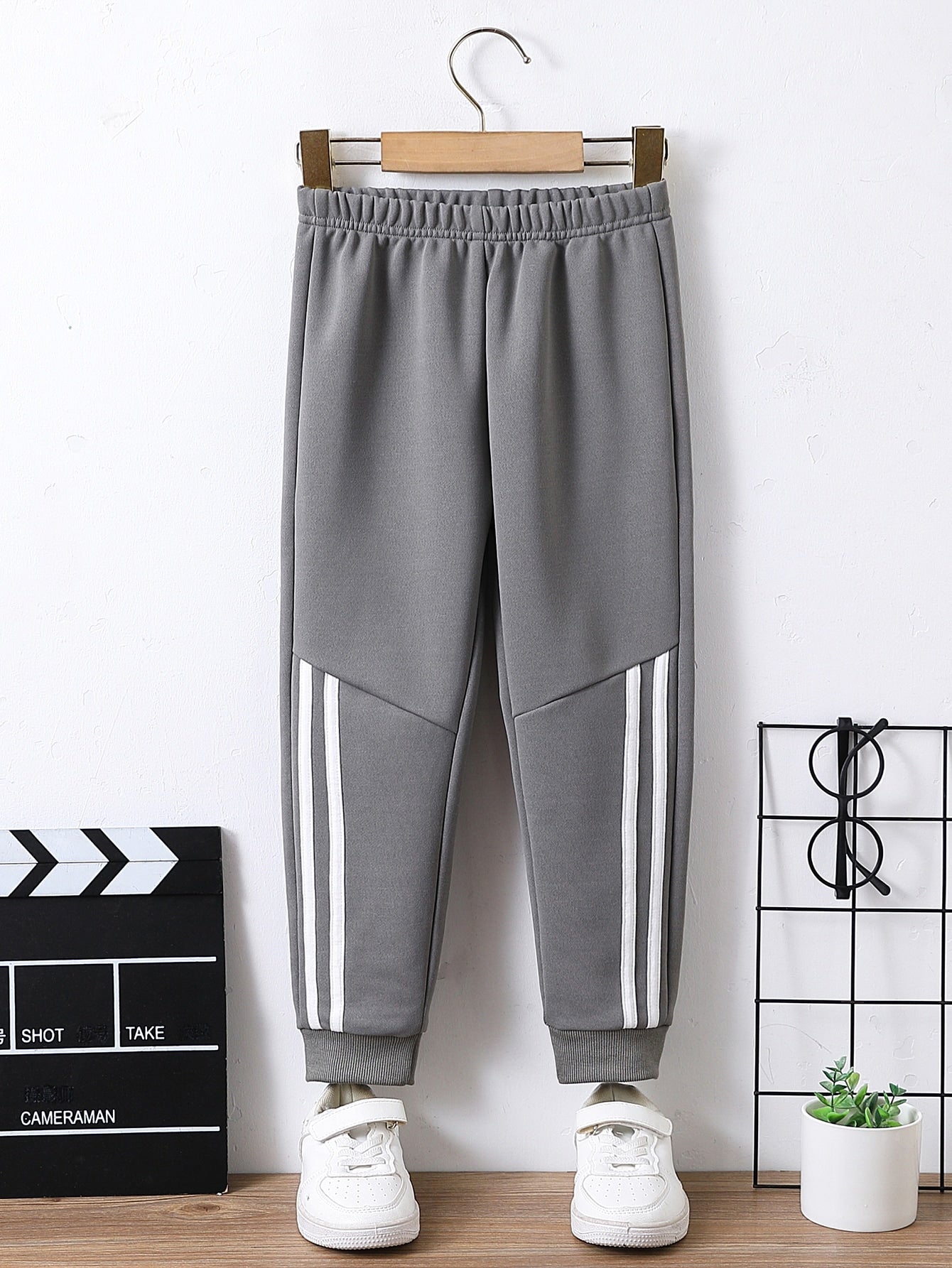 Young Boy Gray Striped Sports & Casual Fashionable Jogger Pants, Suitable For Summer And Autumn