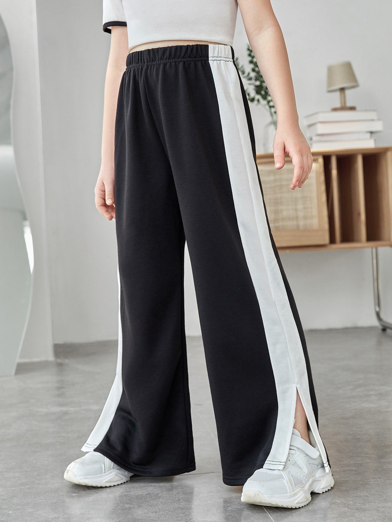 Tween Girl Contrast Side Seam Split Hem Wide Leg Sweatpants