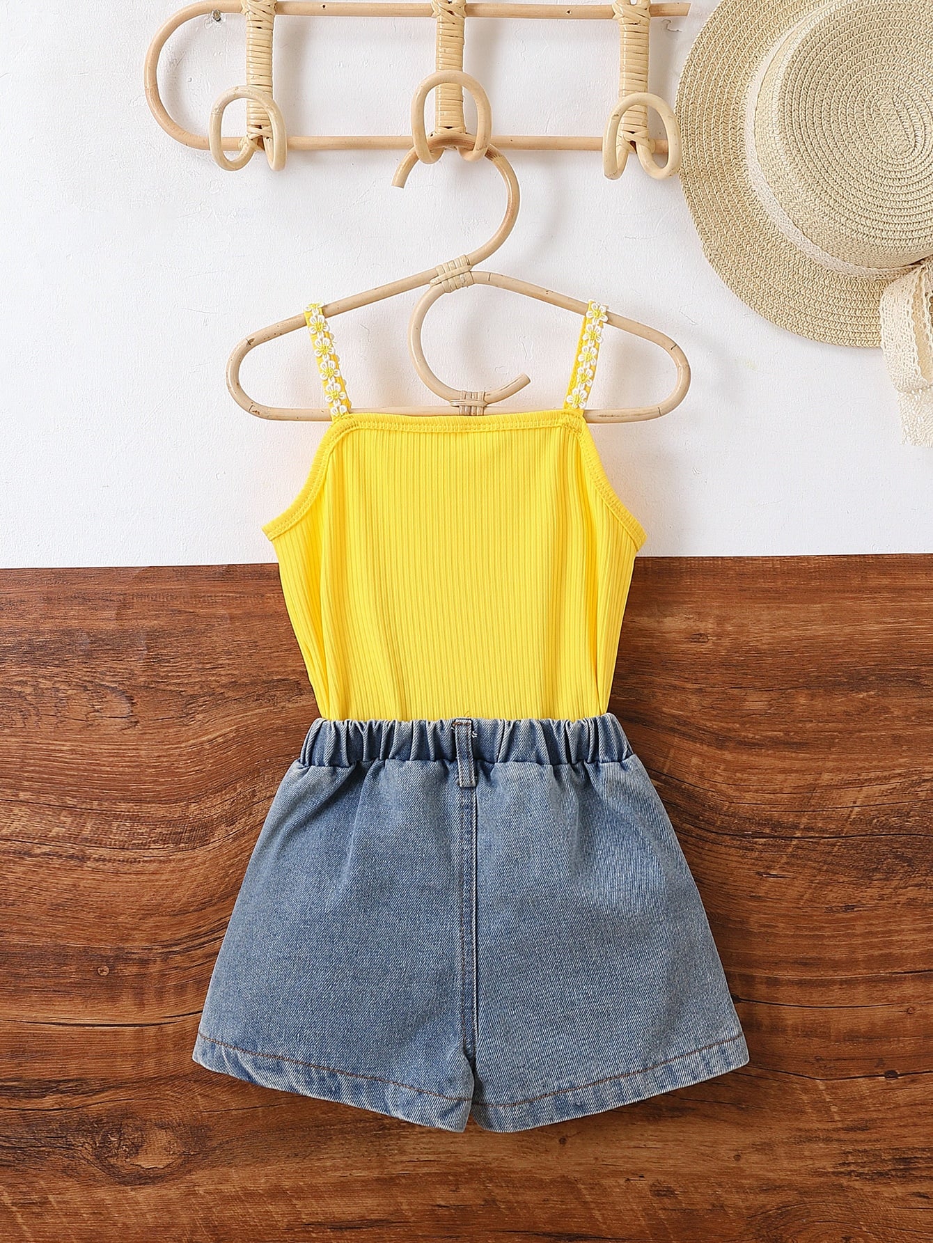 Young Girl Appliques Detail Cami Top &amp; Floral Print Denim Shorts