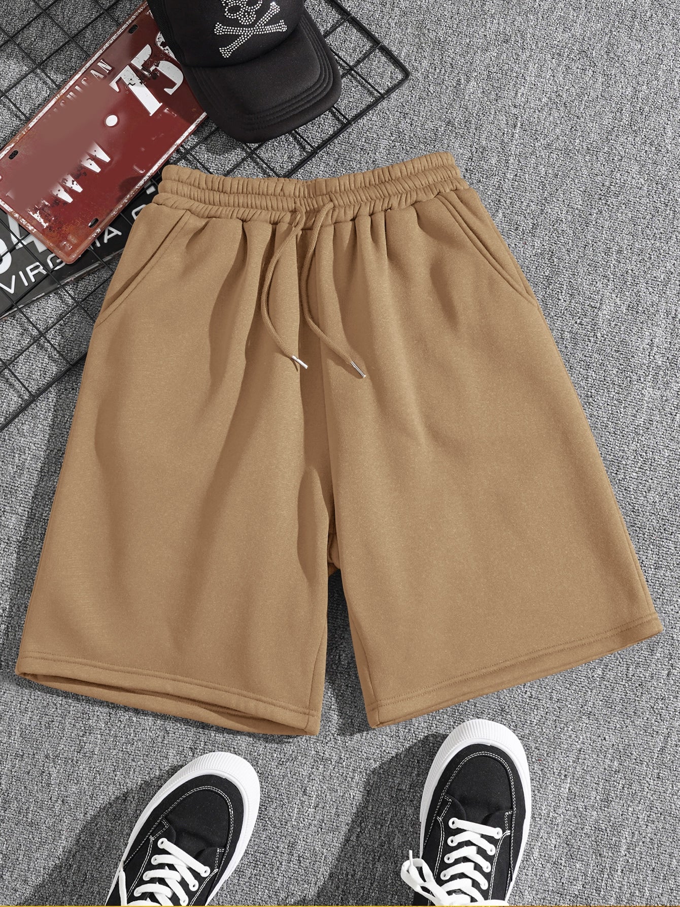 Men Drawstring Waist Track Shorts