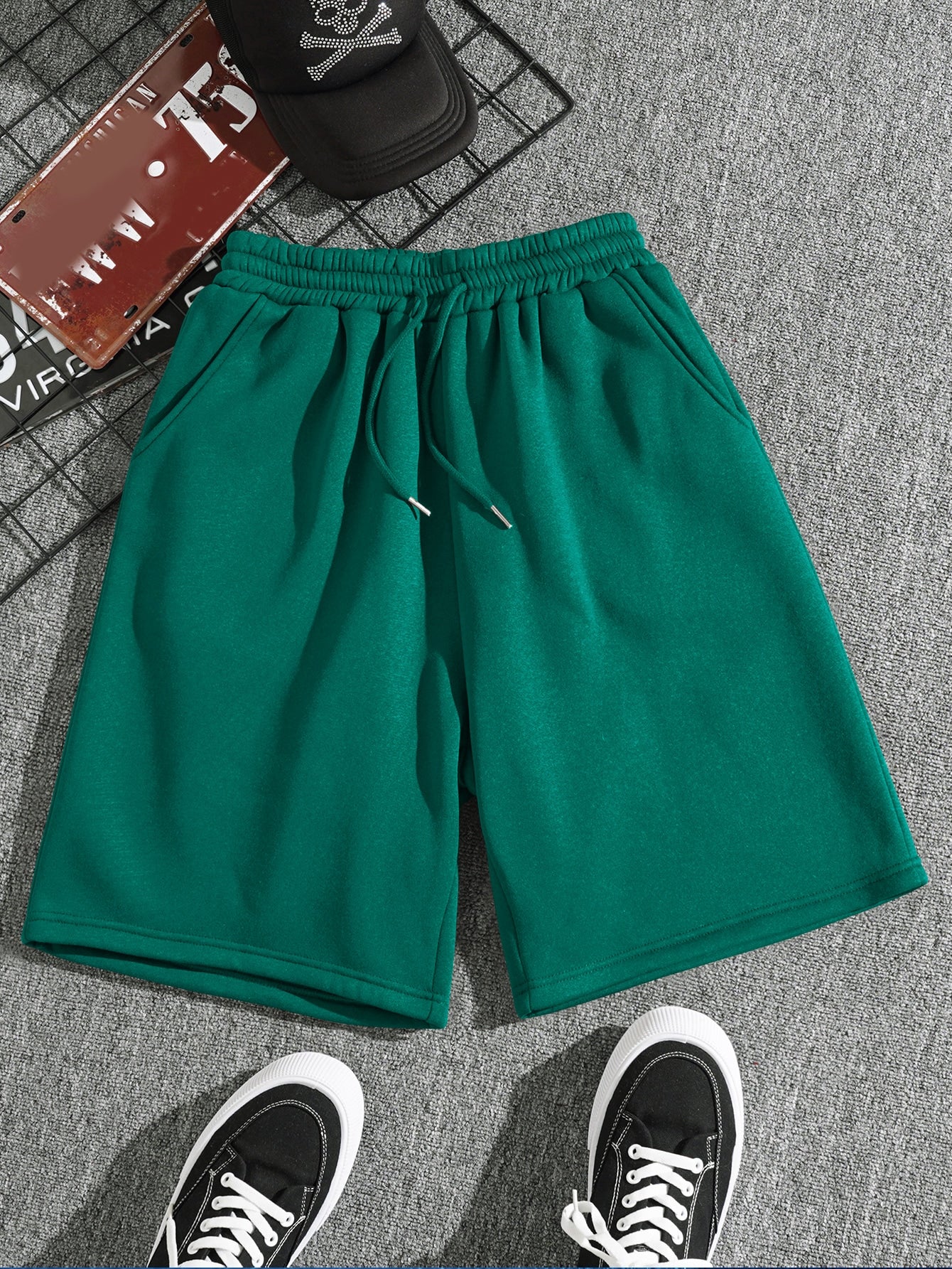 Men Drawstring Waist Slant Pocket Shorts