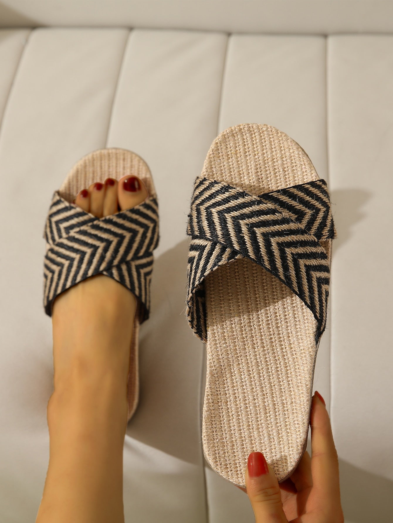 Fashionable Cross-Strap Linen Slippers With Gold Letter Open Toe