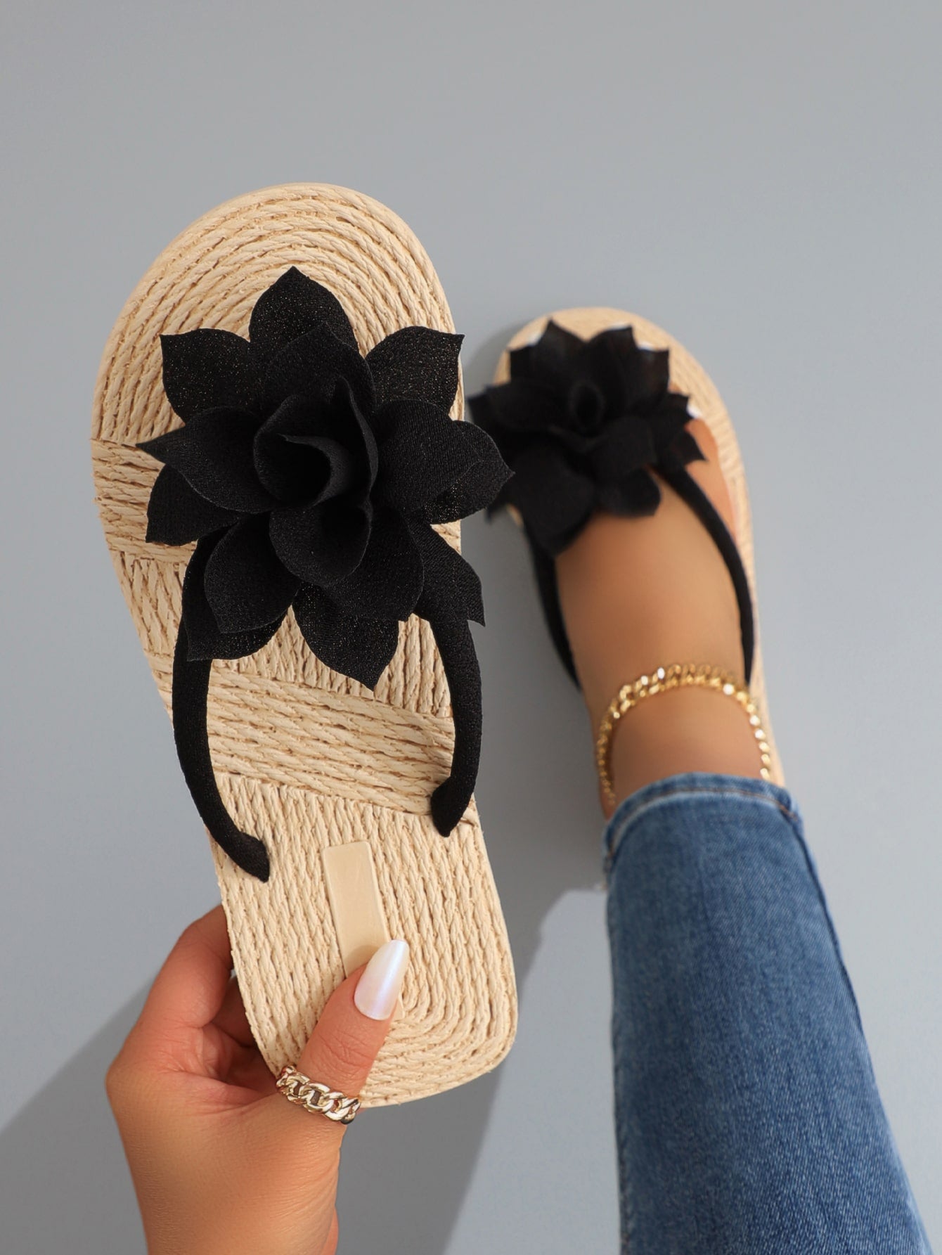 Sweet Flower Decor Slip-Resistant Flip-Flops For Beach