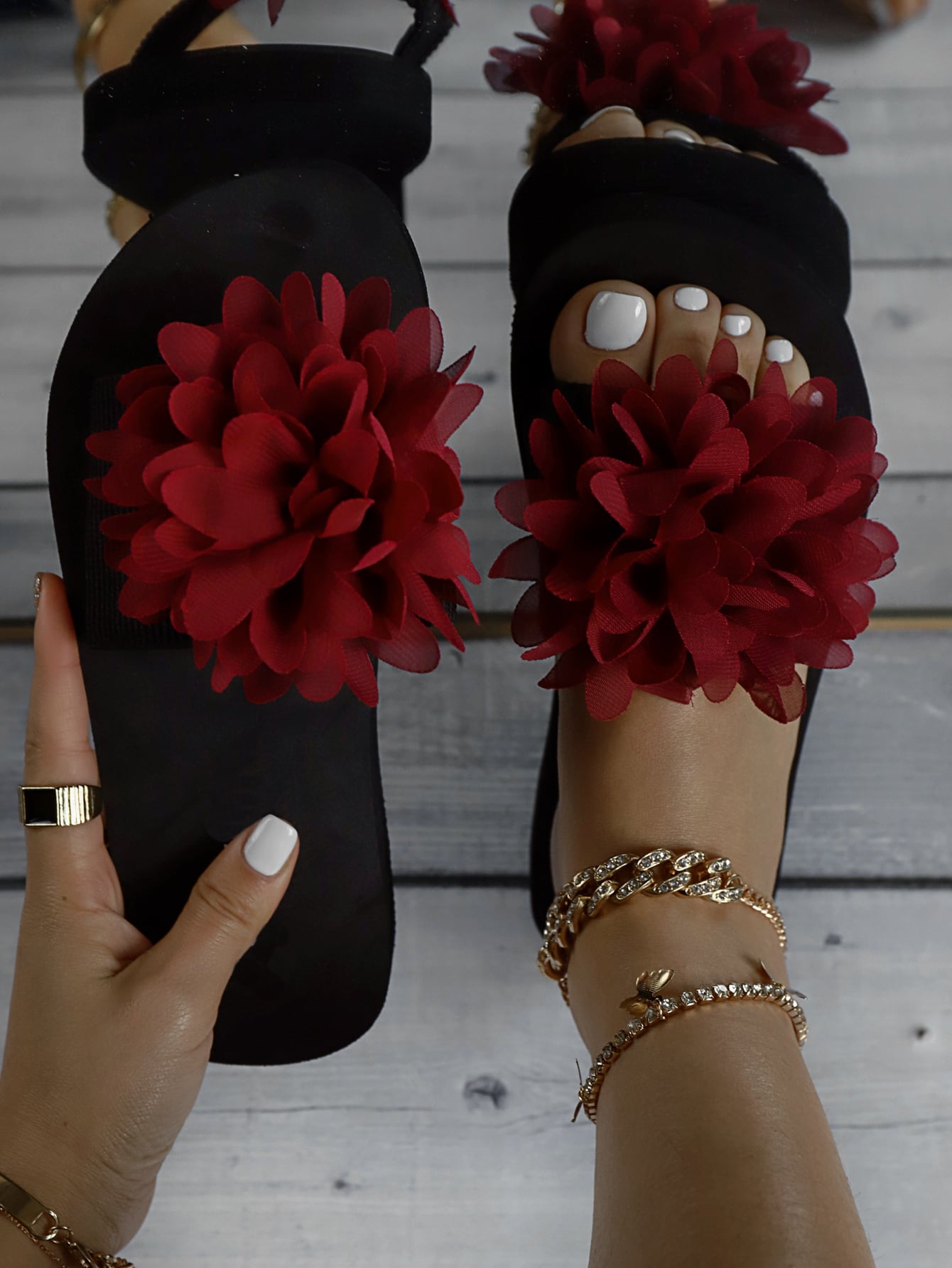 Flower Decor Single Band Slides,Ladies' black round-toe toe clip with yellow flower casual holiday beach flat outdoor slippers with thick bottom thong