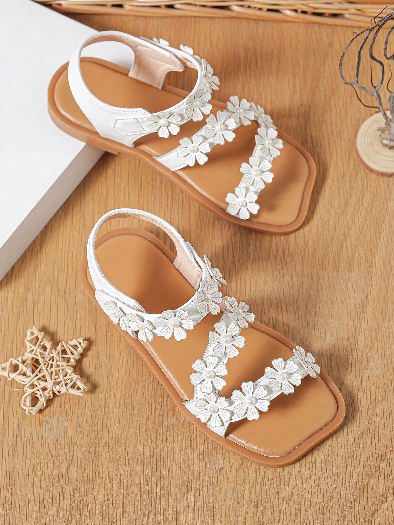 Girls Flower Decor Flat Sandals, Fashion White Ankle Strap Sandals