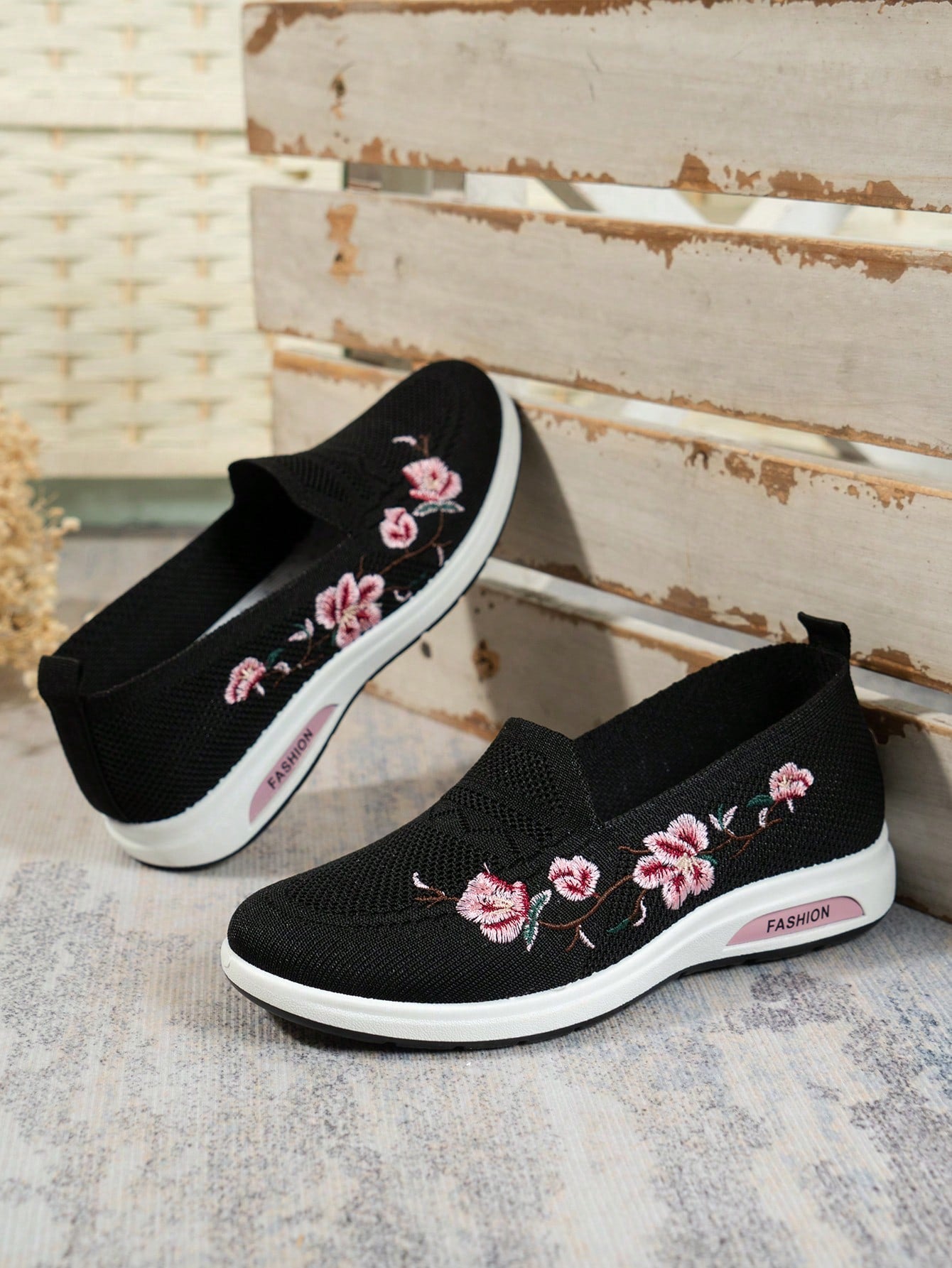 Women'S Slip-On Embroidery Sneakers, Soft Breathable Sole, Casual Sports Shoes