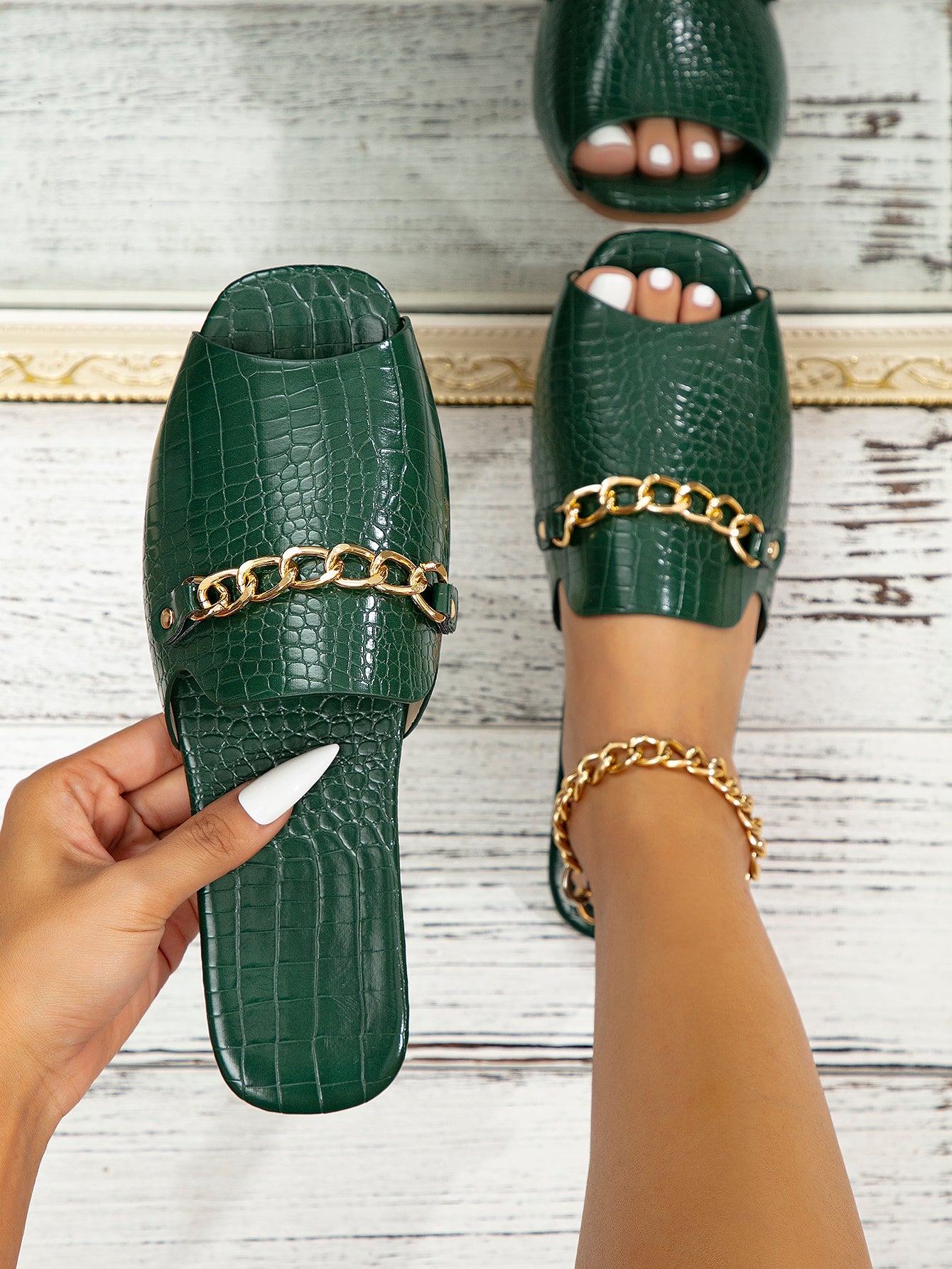 Fashion Green Sandals For Women, Crocodile Embossed Chain Decor Slide Sandals