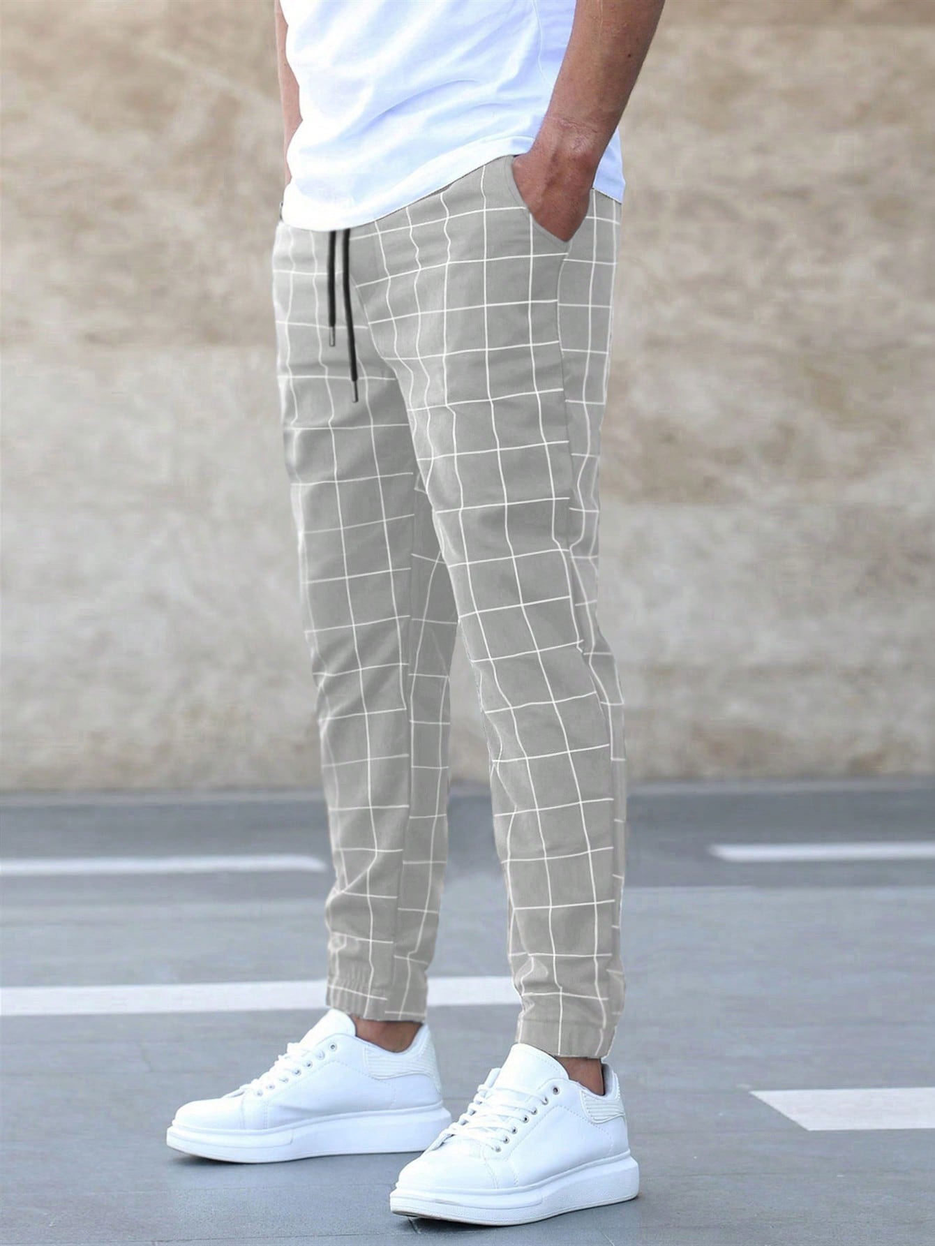 Men Grid Print Drawstring Waist Pants