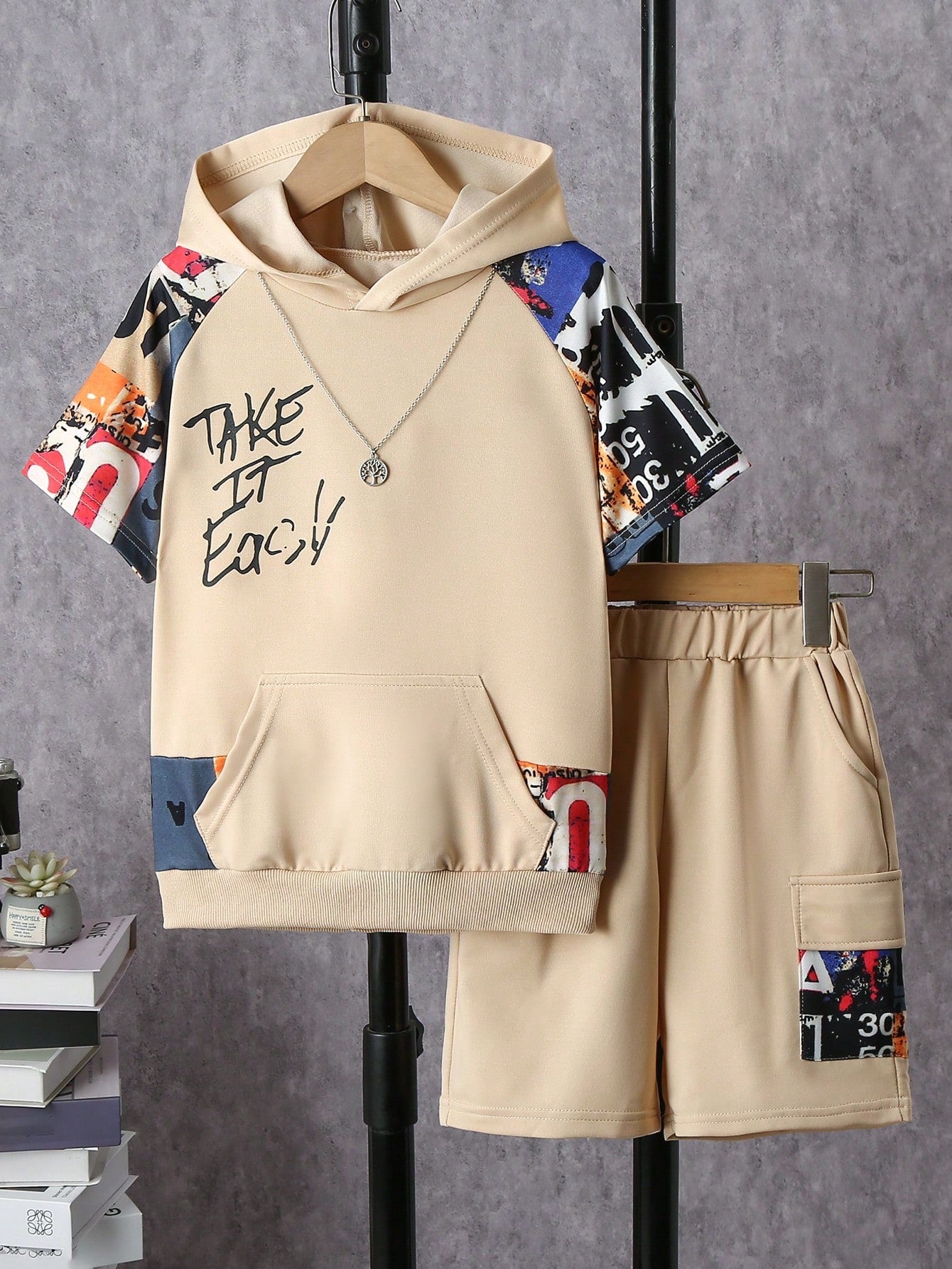 Tween Boy Letter Graphic Raglan Sleeve Hoodie & Shorts