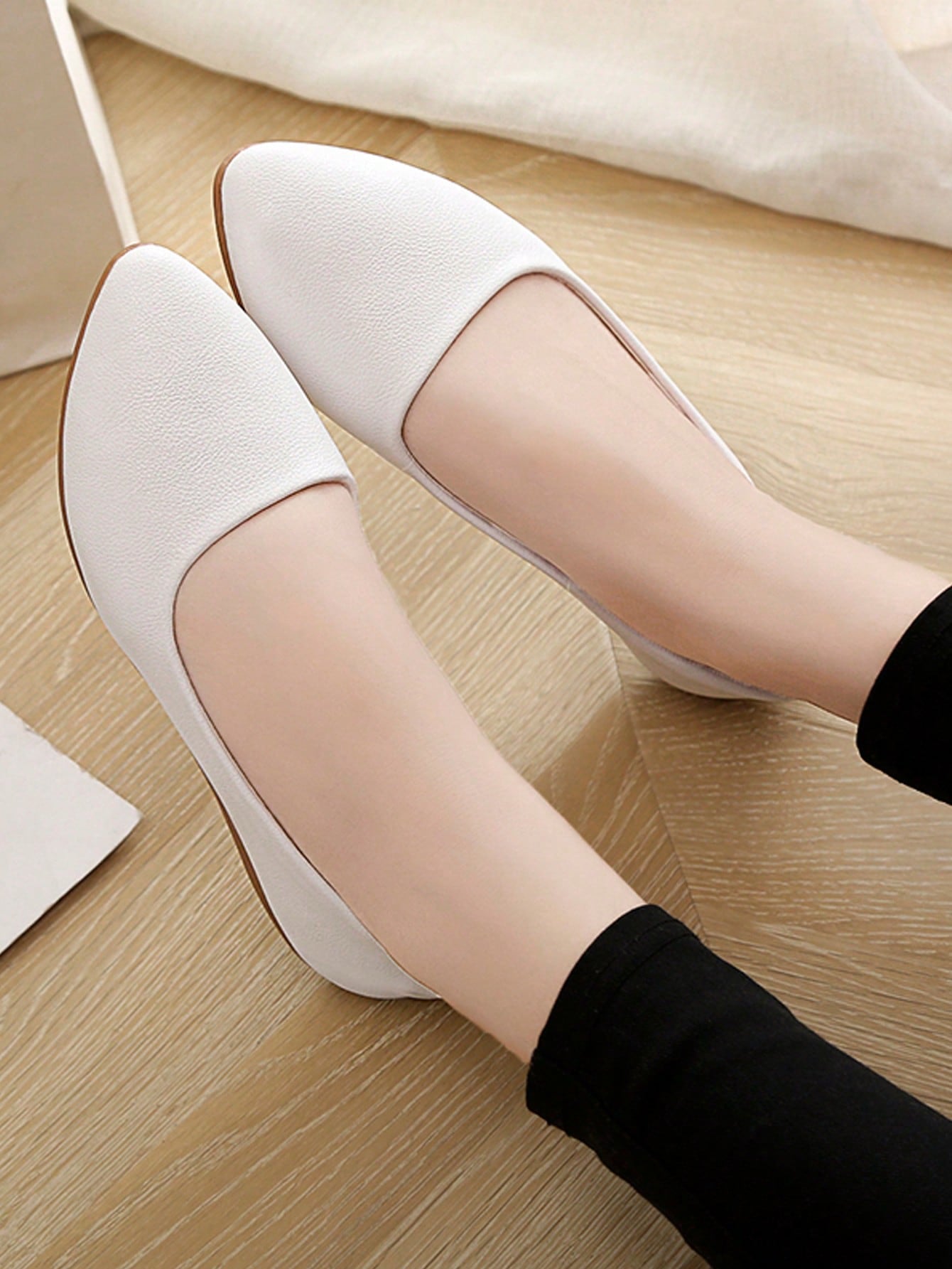 New Women Flat Leather Loafers With Soft Bottom And Round Toe Design For Spring And Autumn