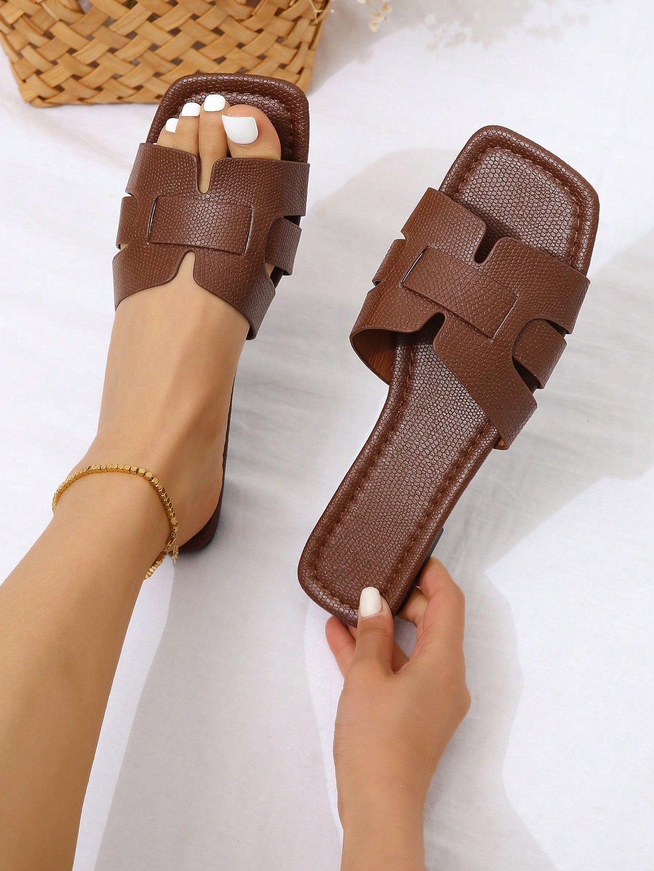 Summer New Large Size Women's Mocha Brown Open Toe Slippers, Multi-Strap Woven Hollow Out Vacation Daily Casual Outdoor Elegant Beach Ladies Fashion Flat Sandals