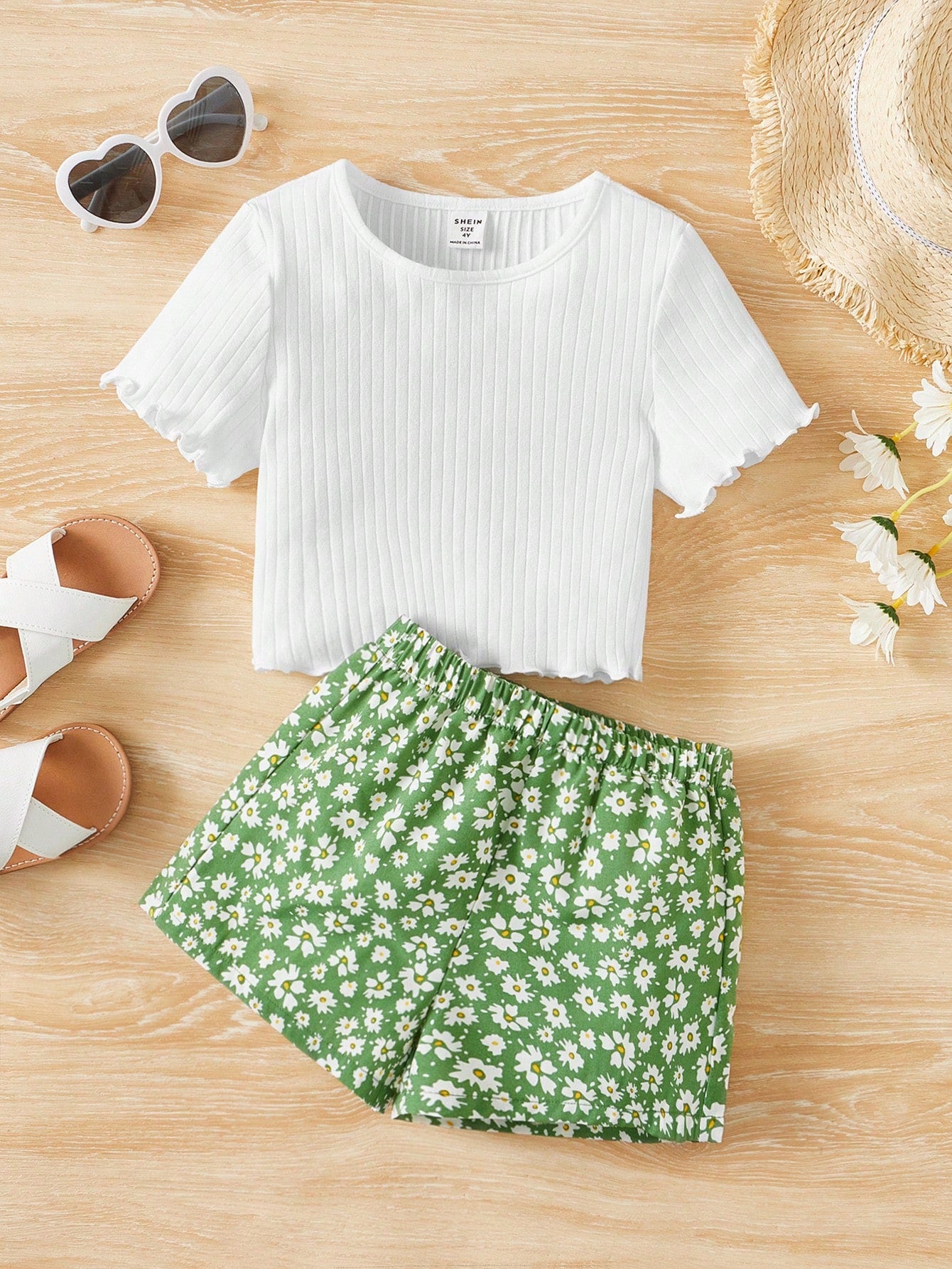 Young Girl Lettuce Trim Tee & Ditsy Floral Print Shorts