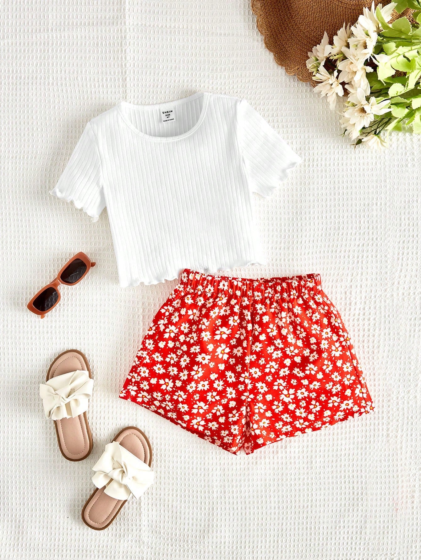 Young Girl Lettuce Trim Tee & Ditsy Floral Print Shorts