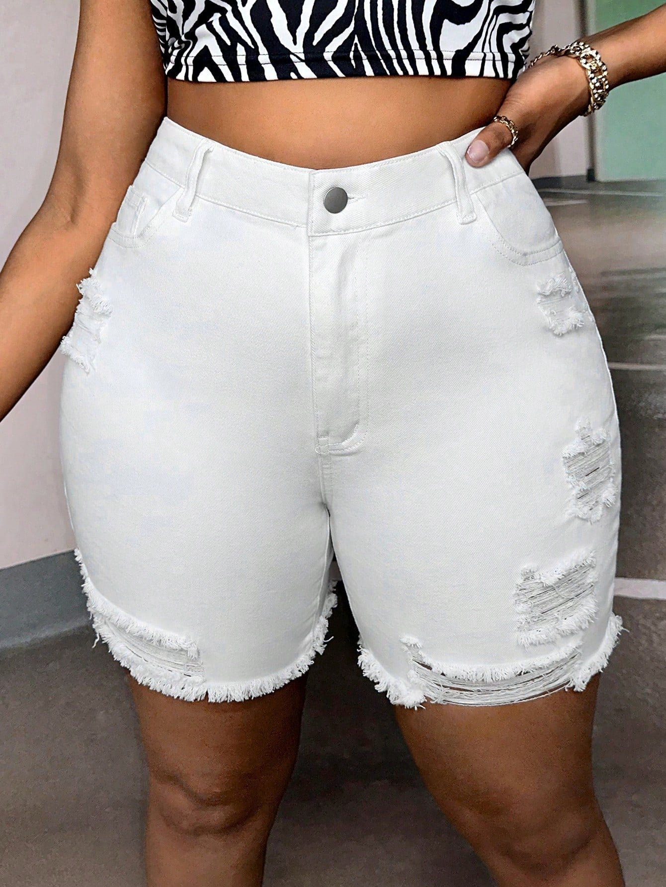 Plus Size Summer Casual Solid Color Ripped Slim Fit Denim Shorts