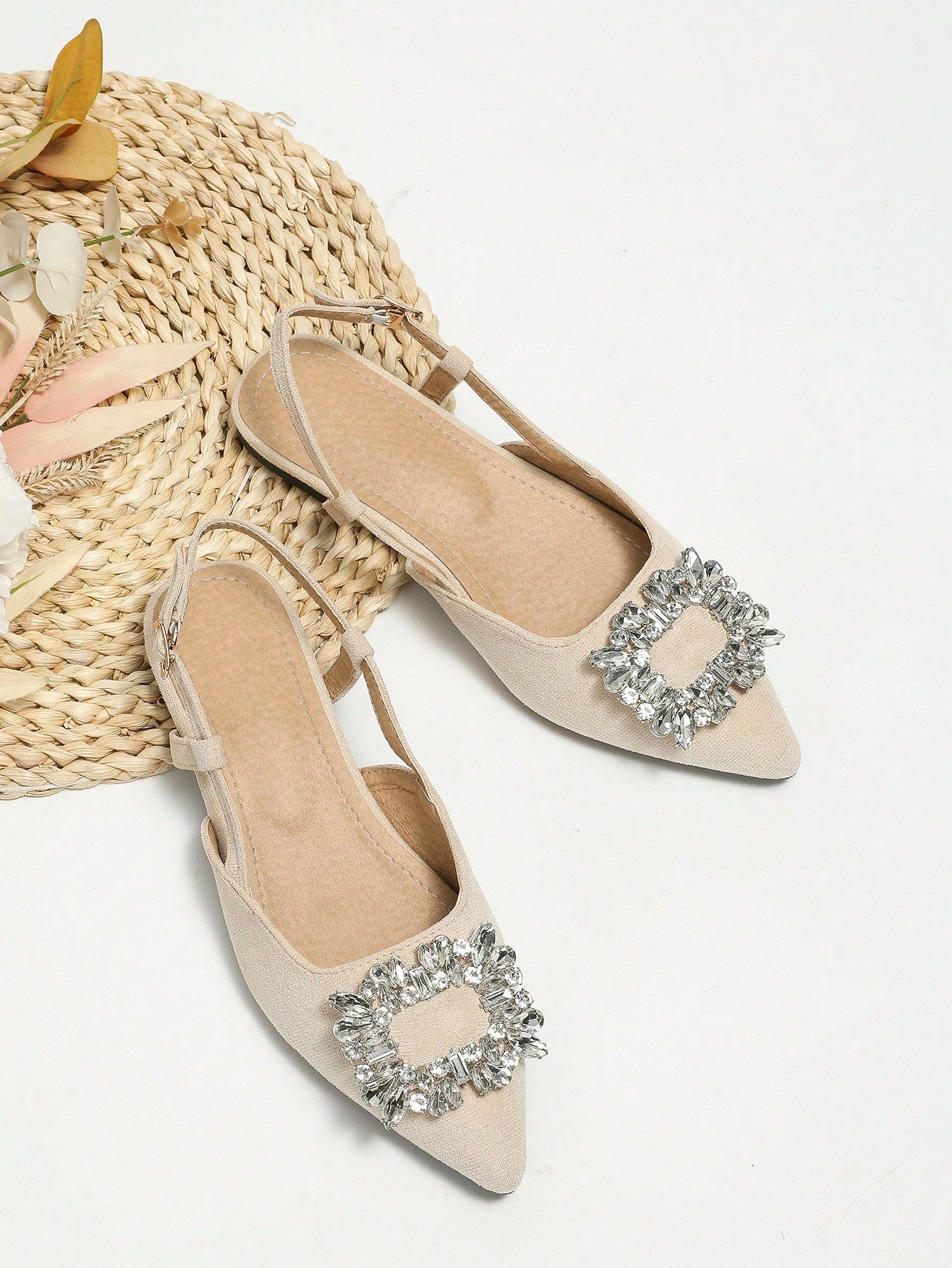 Fashionable Backless Flat Mules With Pointed Toe And Rhinestone Embellishments For Women