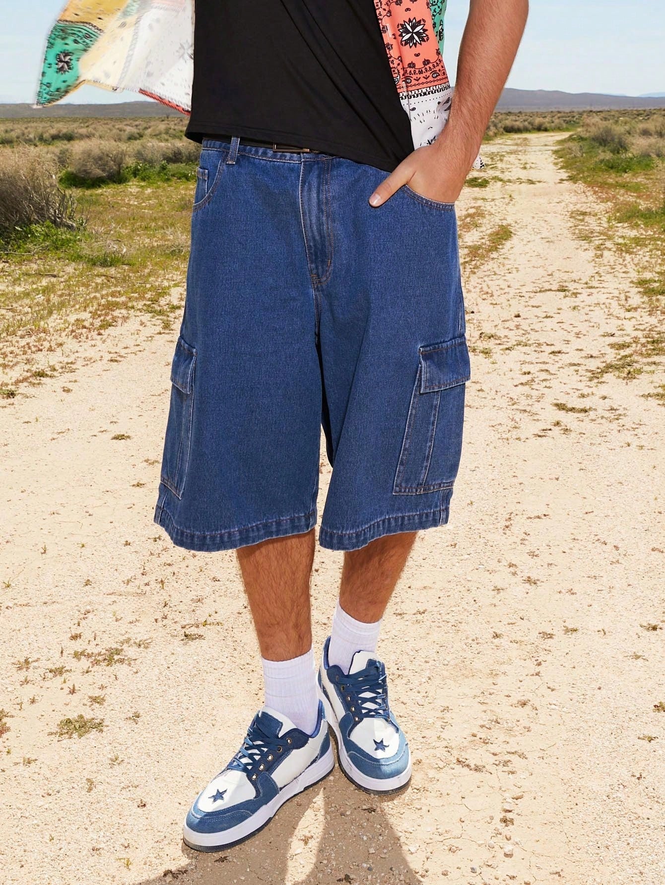 Loose-Fit Men's Denim Shorts With Side Cargo Pockets