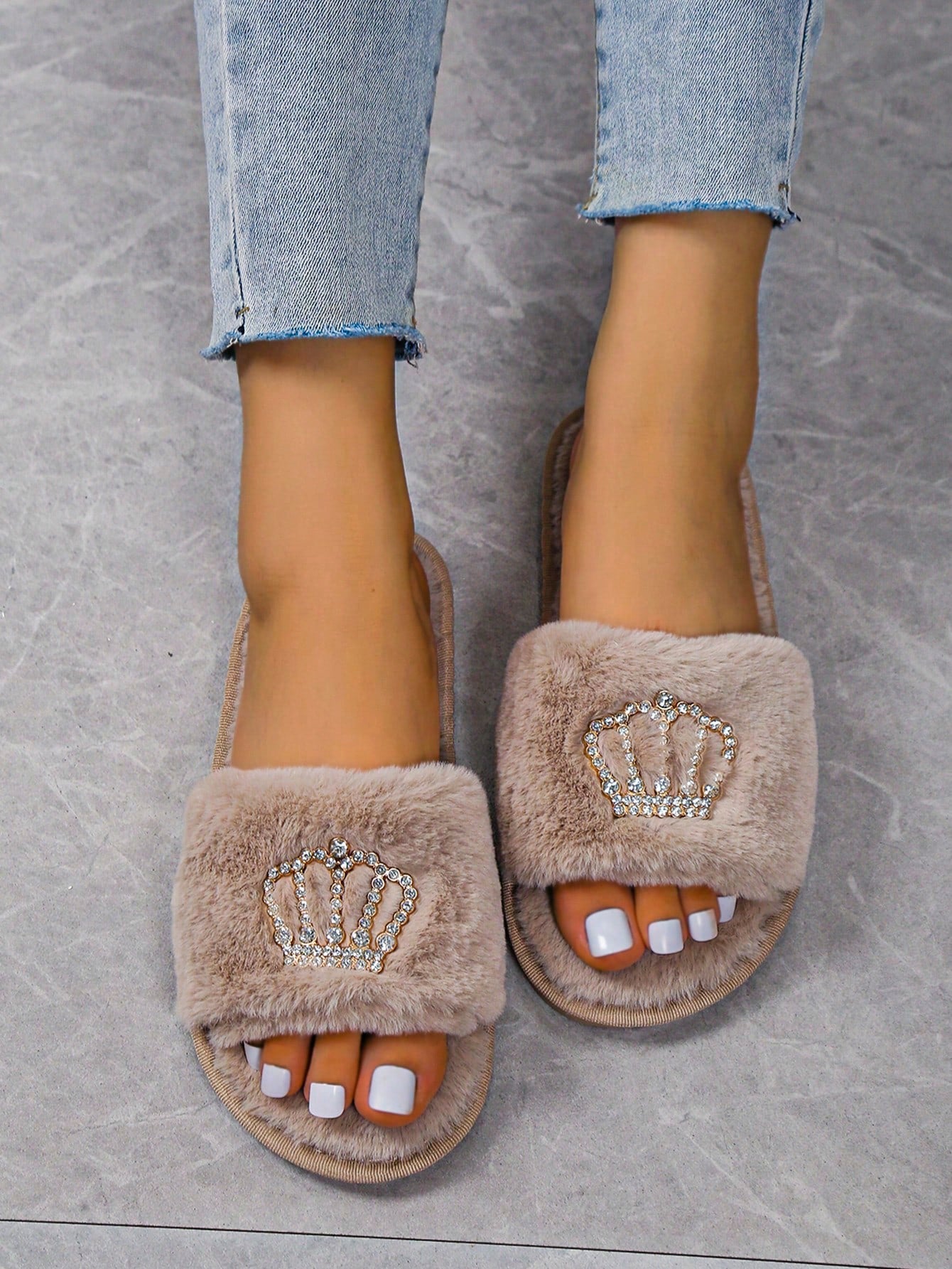 Women Rhinestone Decor Fuzzy Home Slippers, Fashion Brown Bedroom Slippers