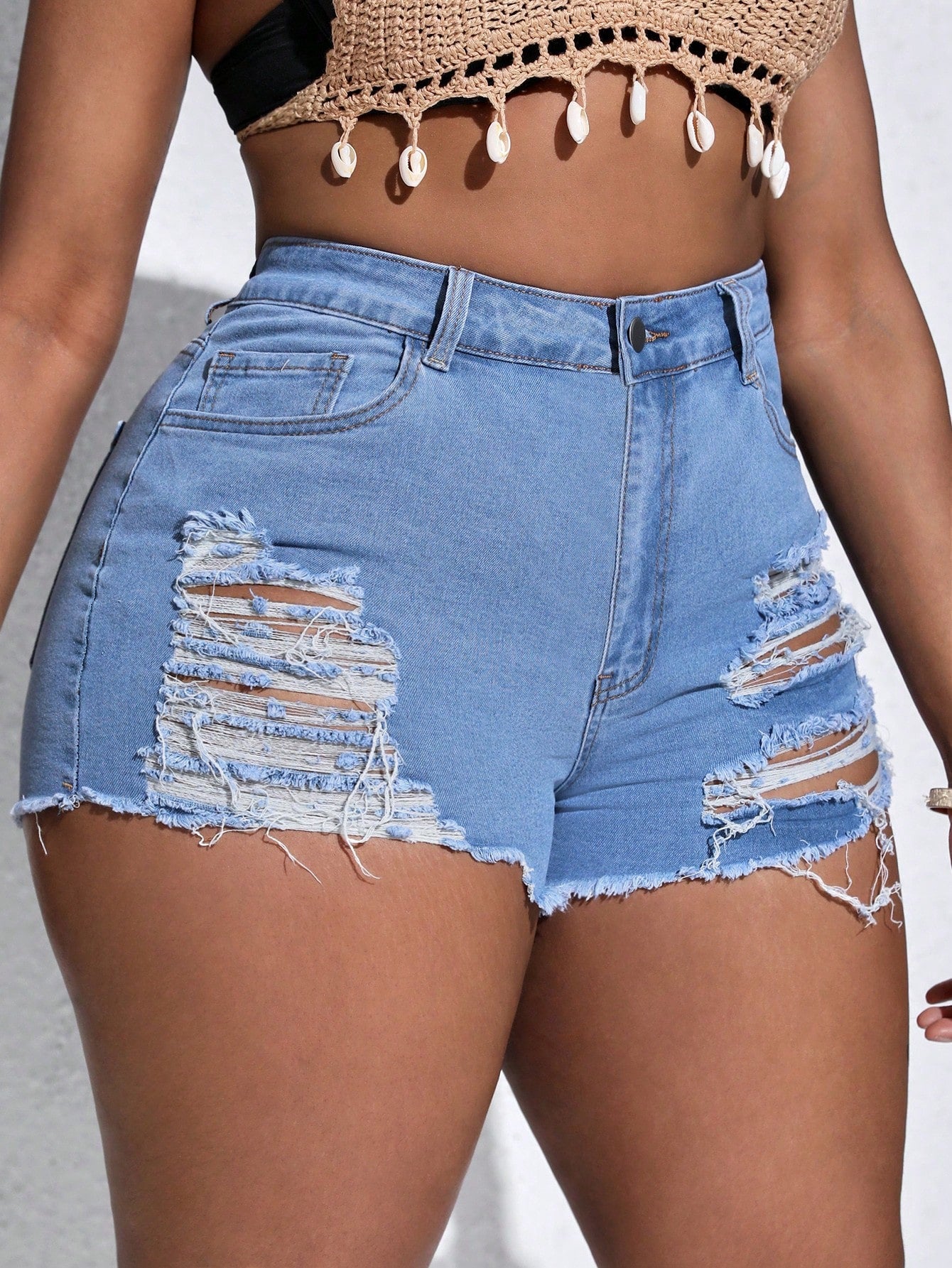 Plus Size Women's Ripped Frayed Hem Casual Denim Shorts With Pockets