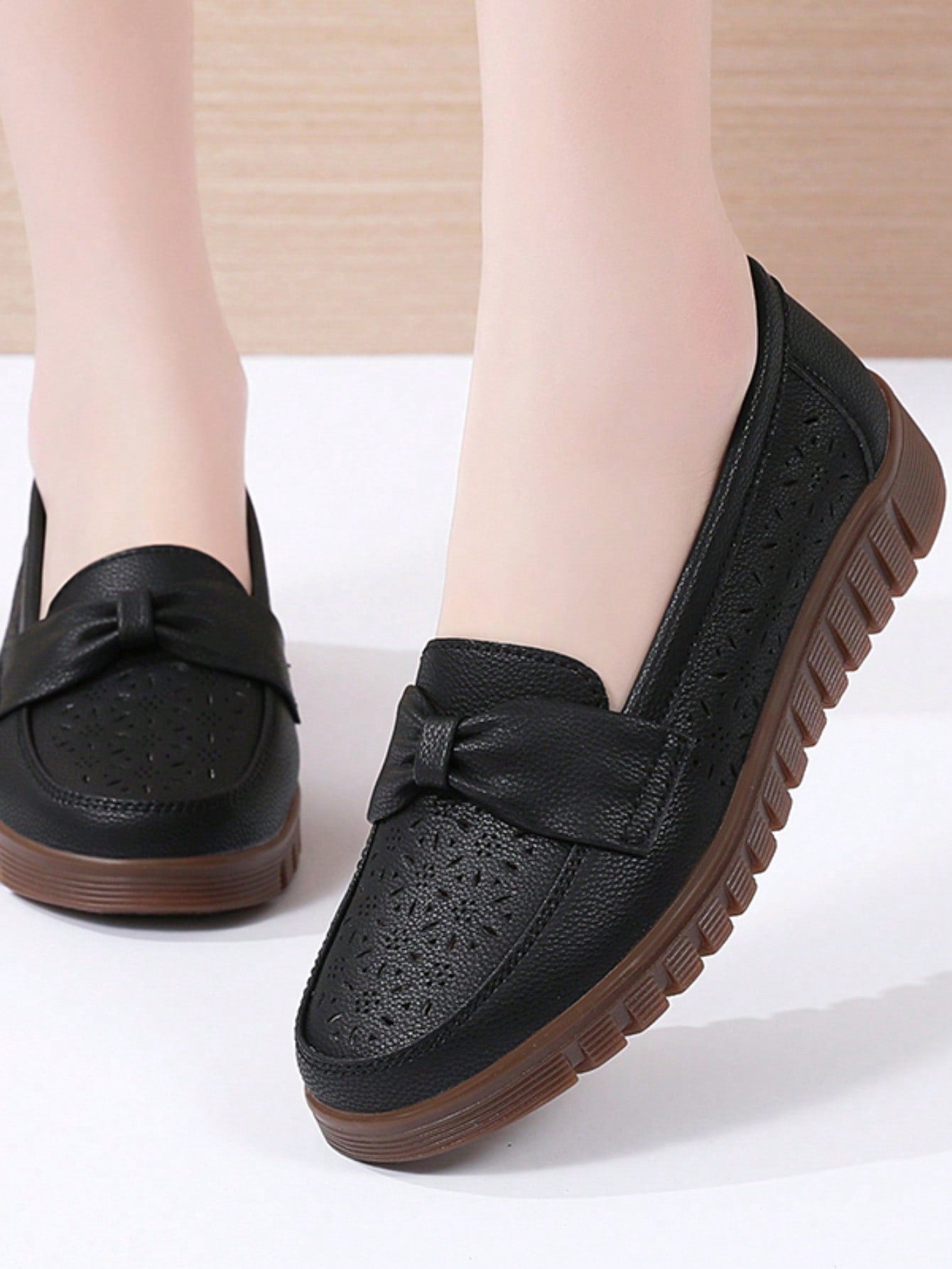 Women's Slip-On Flat Loafers With Bowknot, Cut-Out Patterns, Oxford Soft Sole, Solid Color, Elastic Cloth Material