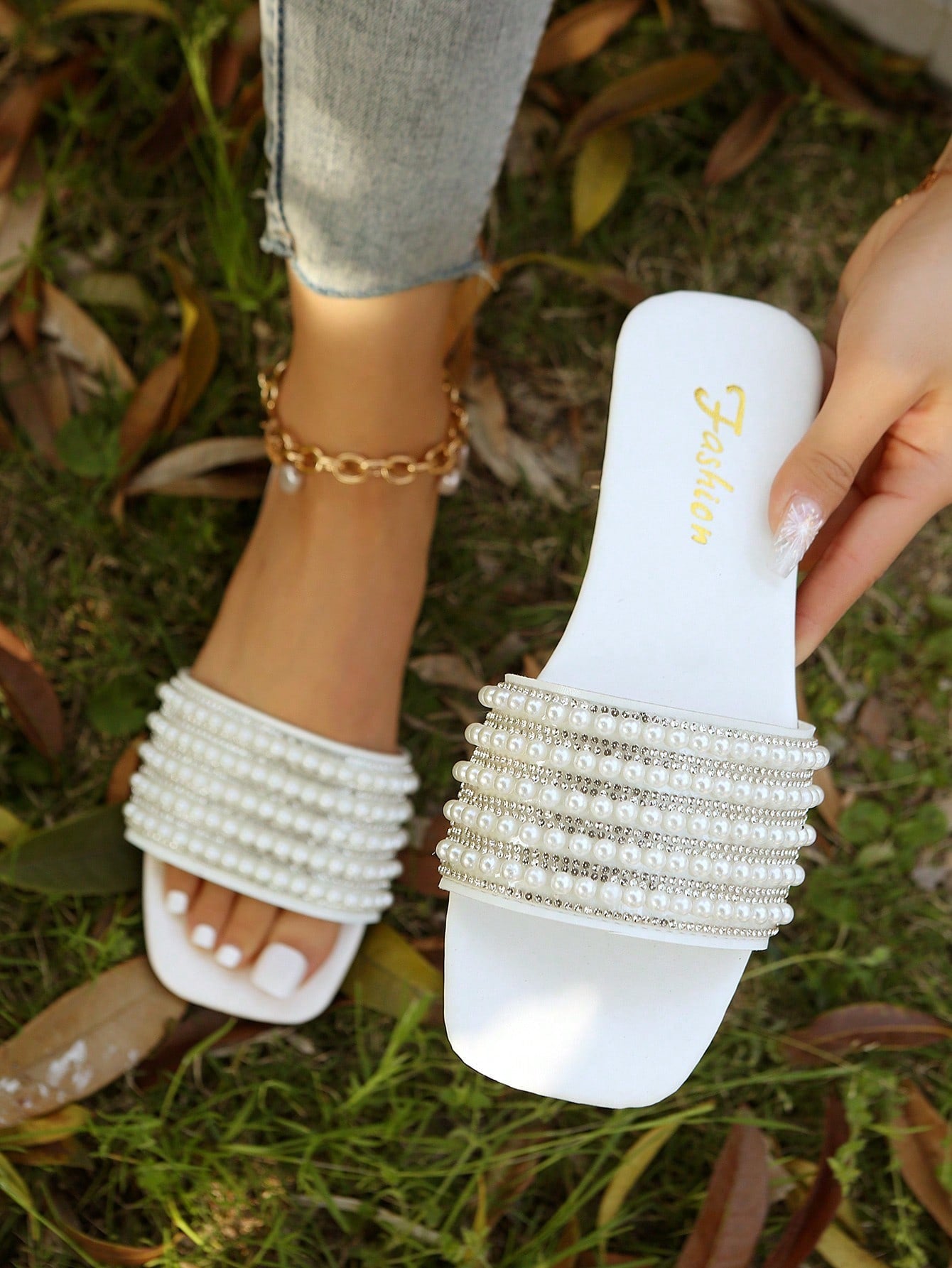 Women's Fashionable Flat Anti-Slip Slippers, Fairy Style, Pearl & Rhinestone Decor, Beach Flip Flops