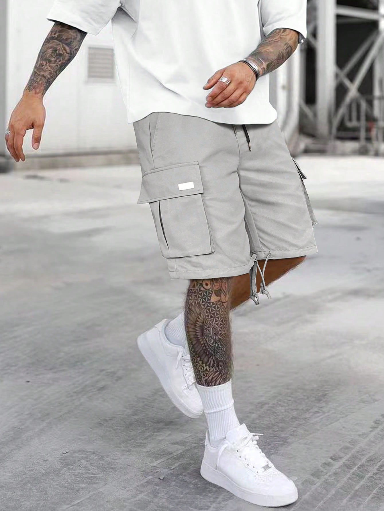 Men Flap Pocket Drawstring Waist Cargo Shorts