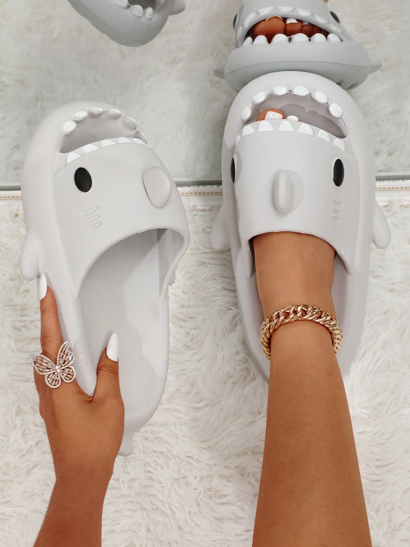 Fashionable Shark Design Home Slippers, Plastic Soft Non-Slip Outdoor Couples Beach Shoes, Cute Plastic Flip-Flops