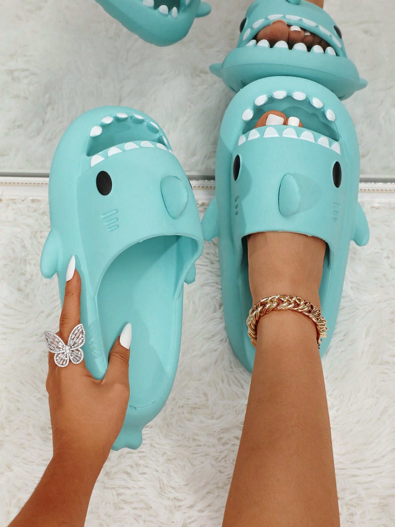 Fashionable Shark Design Home Slippers, Plastic Soft Non-Slip Outdoor Couples Beach Shoes, Cute Plastic Flip-Flops