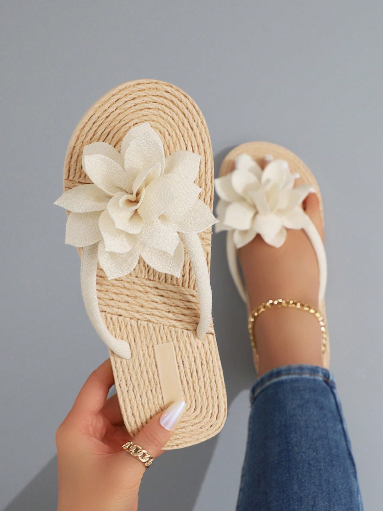 Sweet Flower Decor Slip-Resistant Flip-Flops For Beach