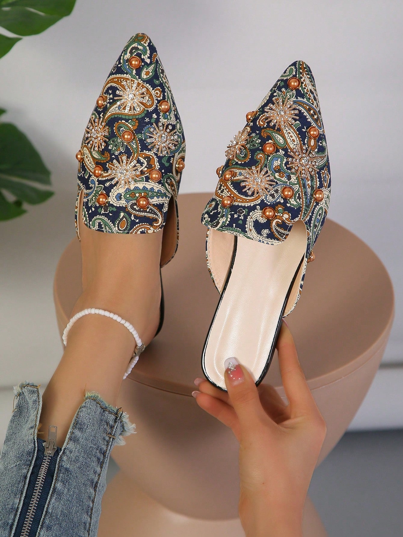 Women's Elegant Casual Fashion Pearl Rhinestone Mule Shoes, Perfect For Modern Women's Outfits. The Shoe Is Adorned With Large Shimmering Pearls, Rhinestones And A Pointed Toe Design. It Comes With A Flat Wedge Heel.