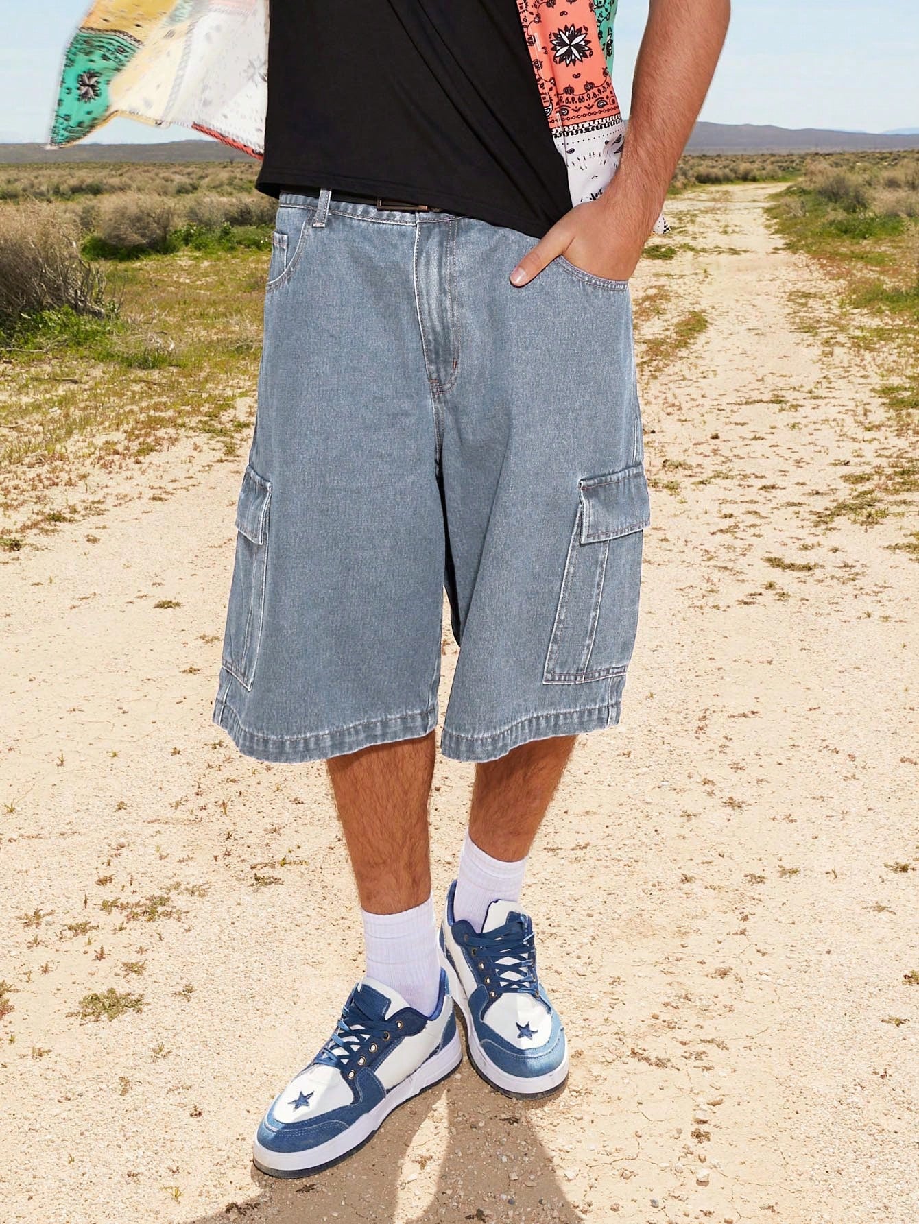 Loose-Fit Men's Denim Shorts With Side Cargo Pockets