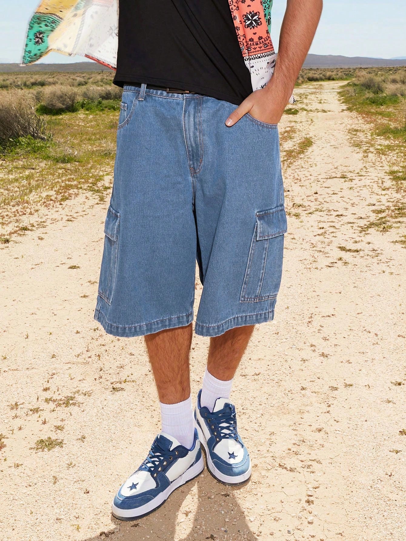 Loose-Fit Men's Denim Shorts With Side Cargo Pockets