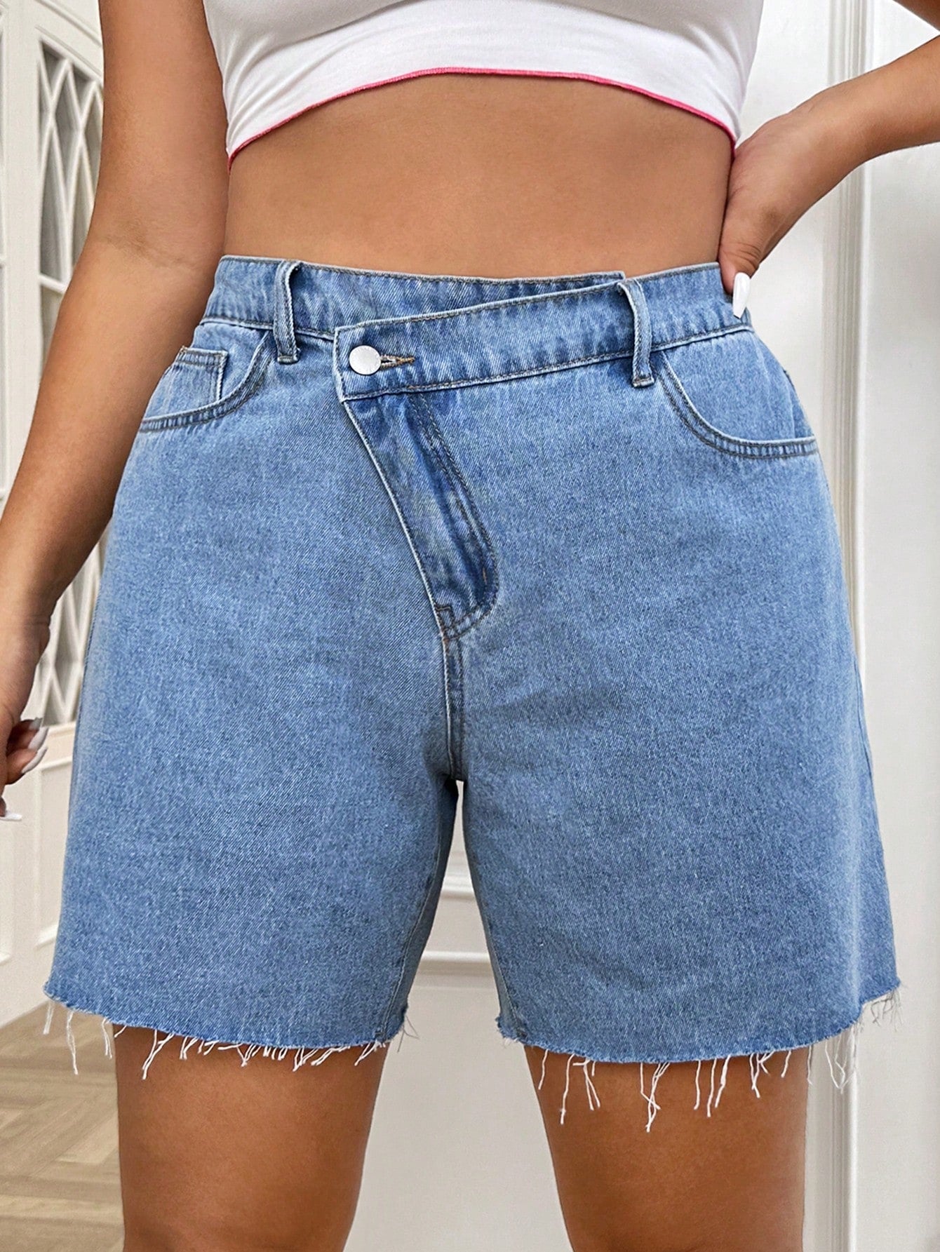 Plus High Waist Raw Hem Denim Shorts