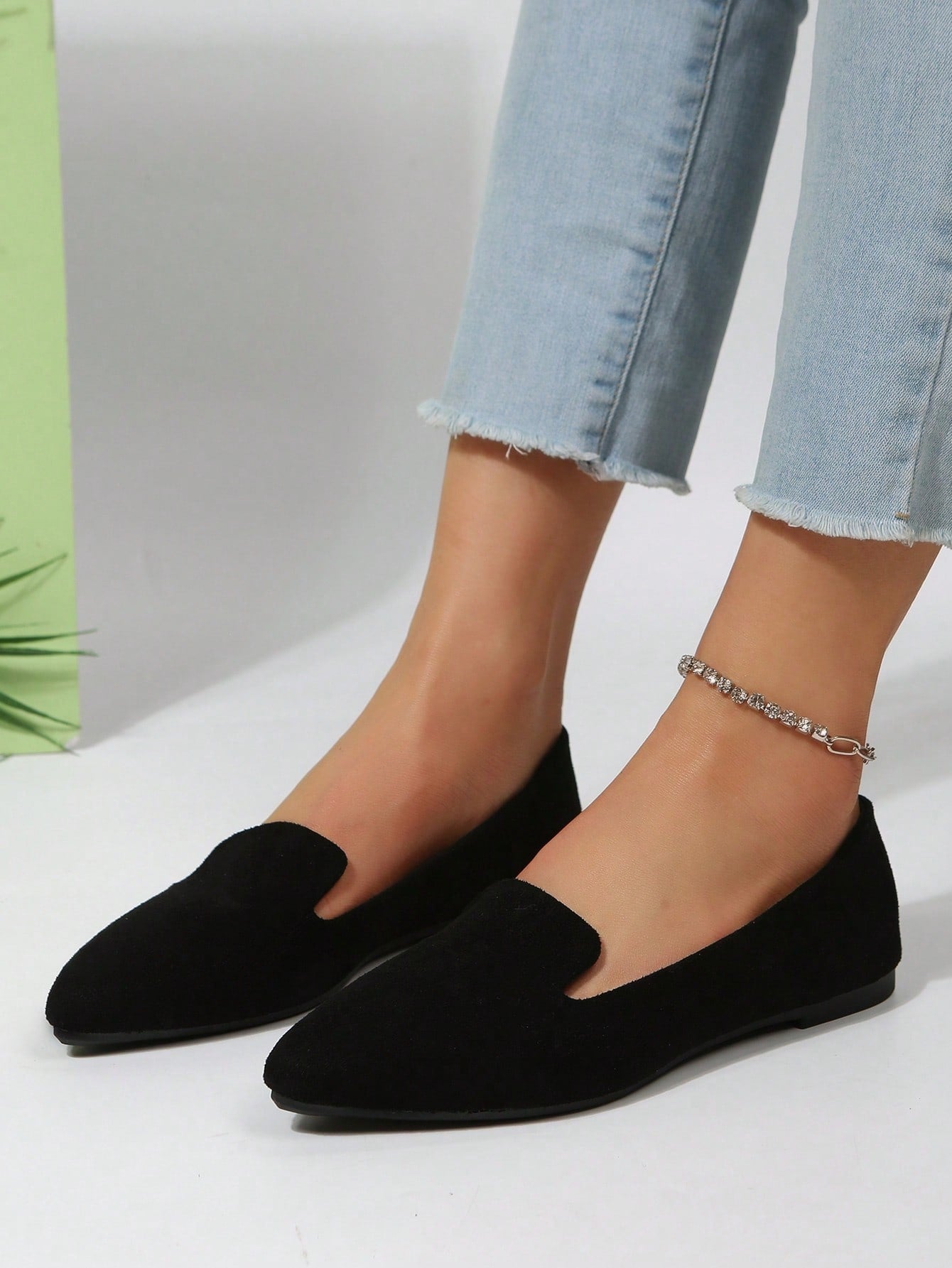 Women's Spring And Autumn Fashion Pointed Toe Black Flat Shoes