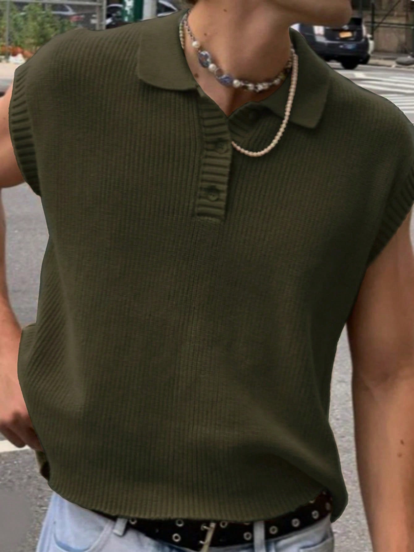 Men Solid Ribbed Knit Sweater Vest