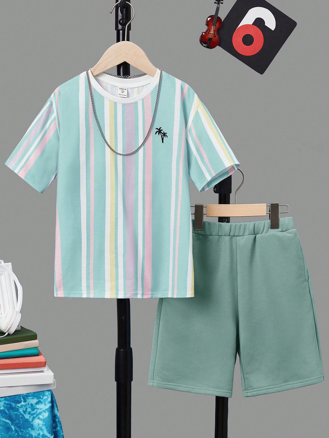 Tween Boys' Playful Vacation Style Short Sleeve T-Shirt And Shorts