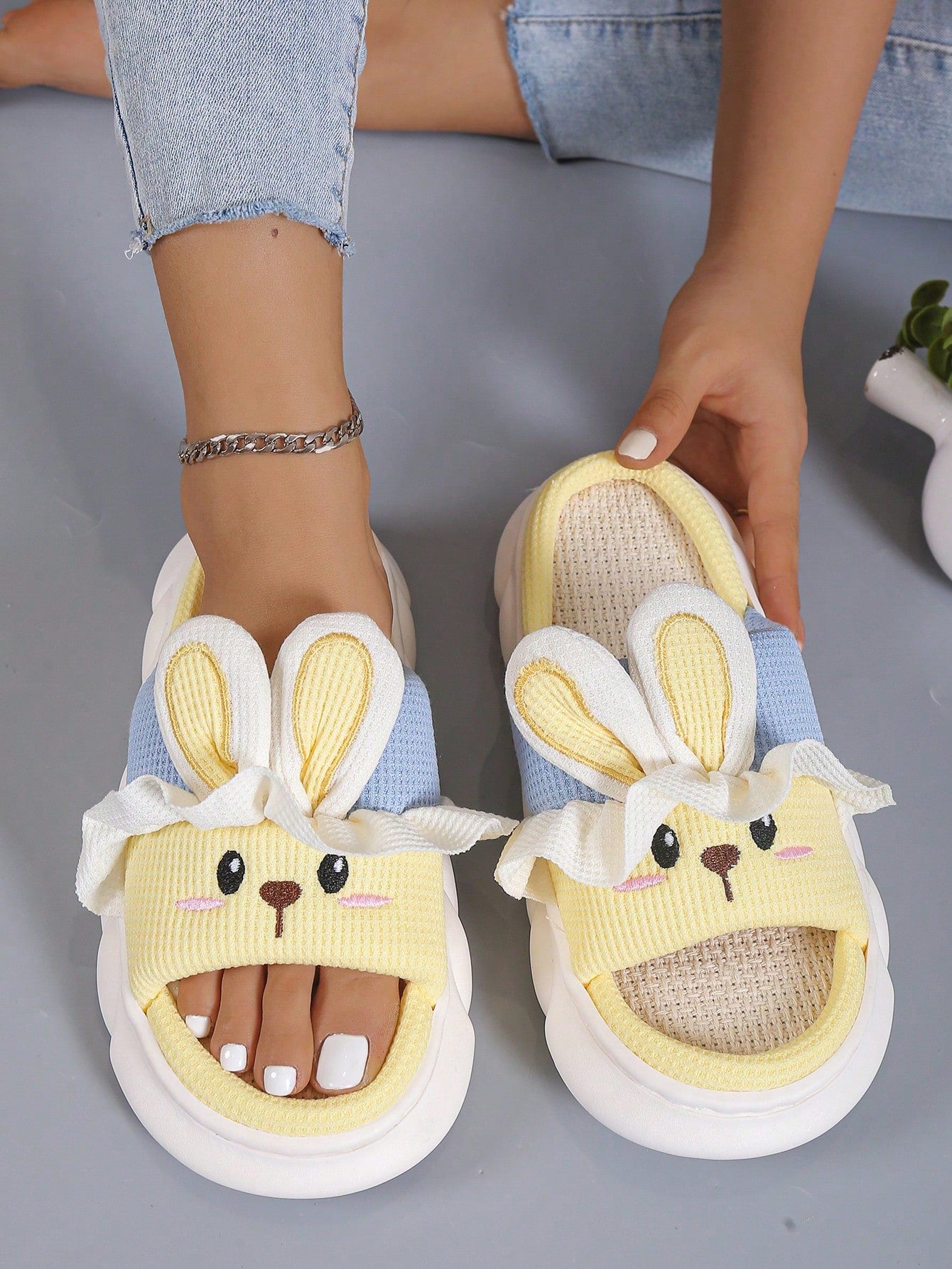 Women Cartoon Rabbit Design Novelty Slippers, Preppy Indoor Home Slippers