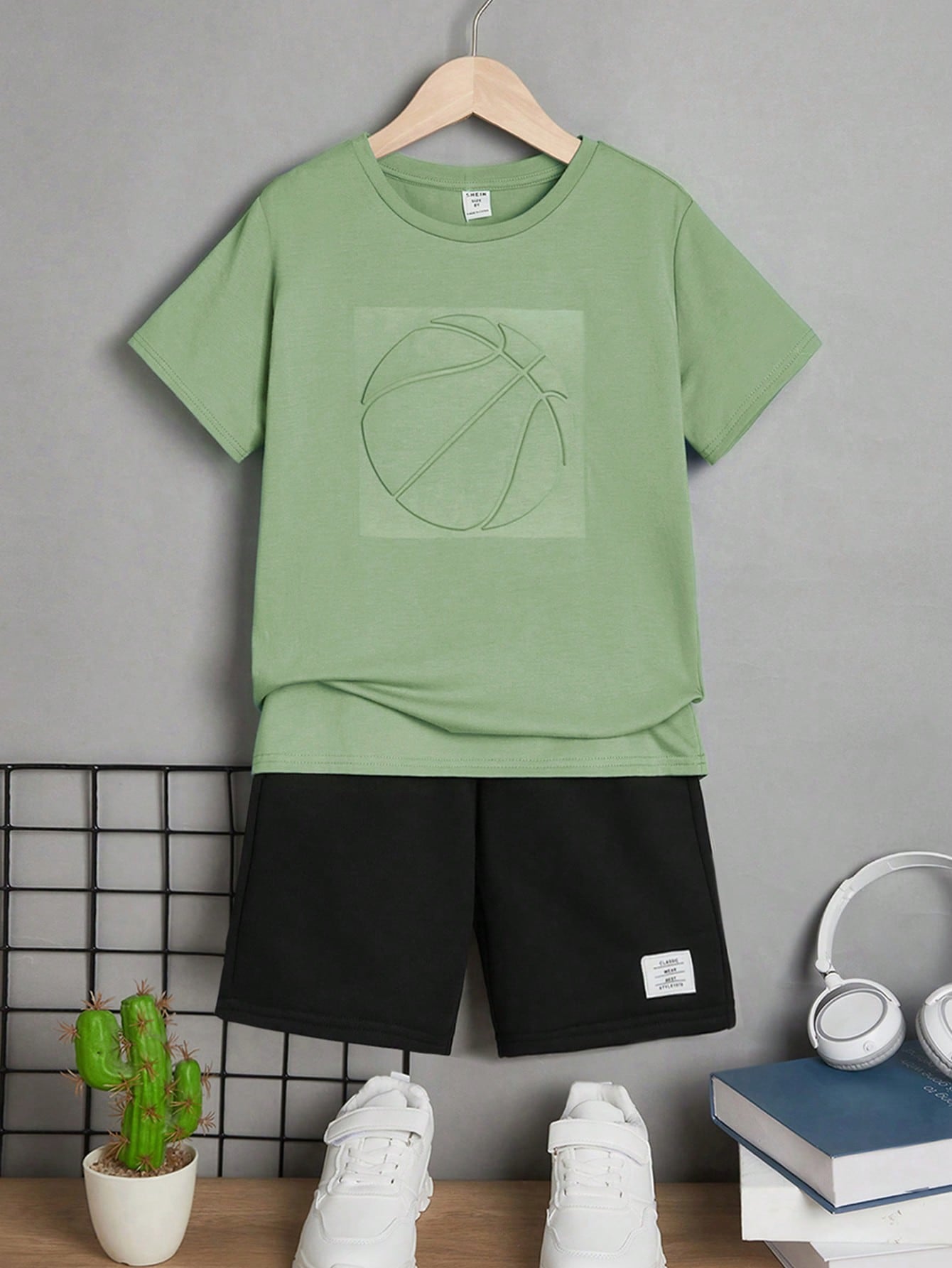 Tween Boy Basketball Pattern Tee & Letter Patched Detail Shorts