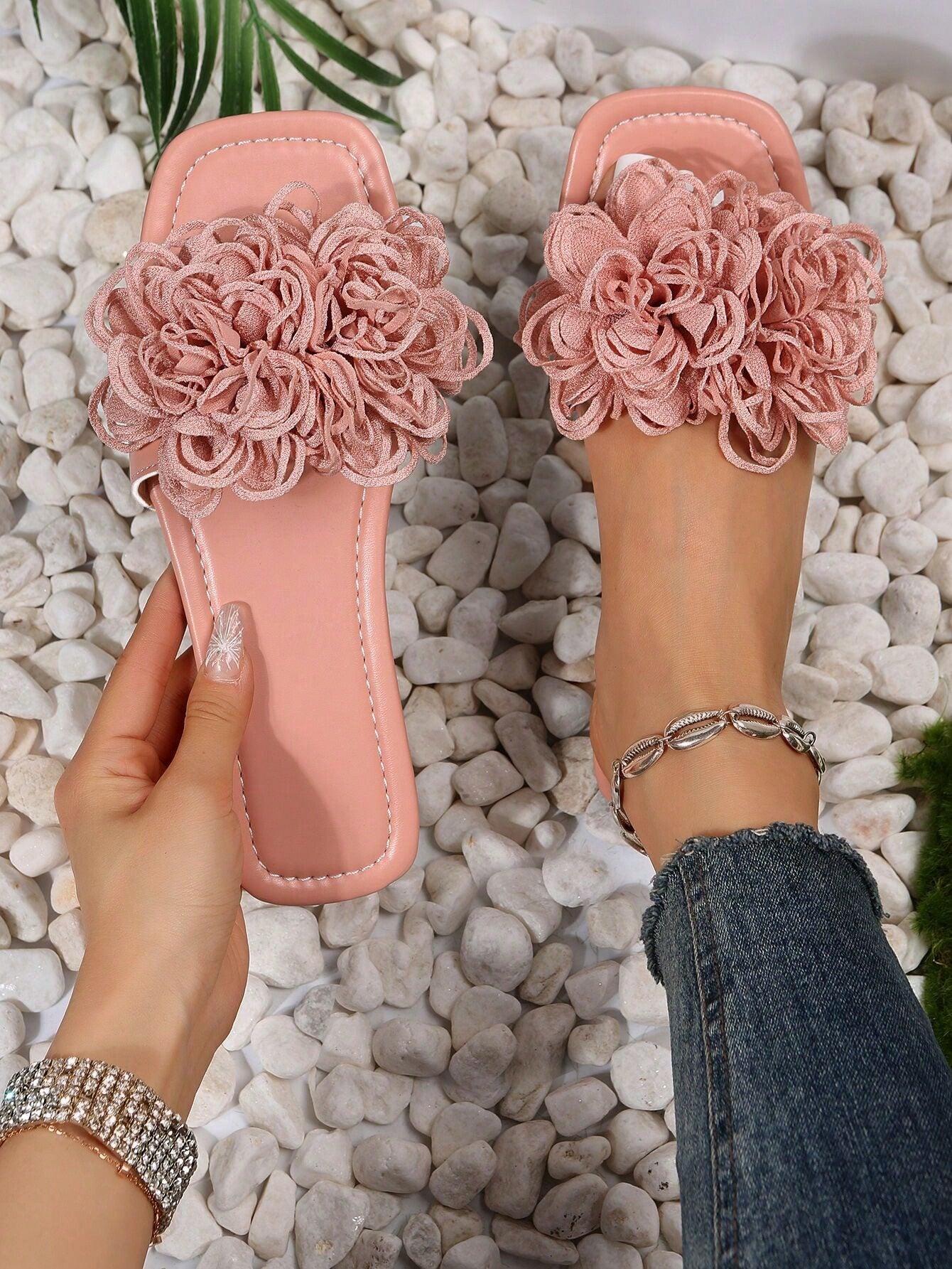 Women Pink Flat Sandals New Summer Trendy Flower Decor Beach Sandals For Girls