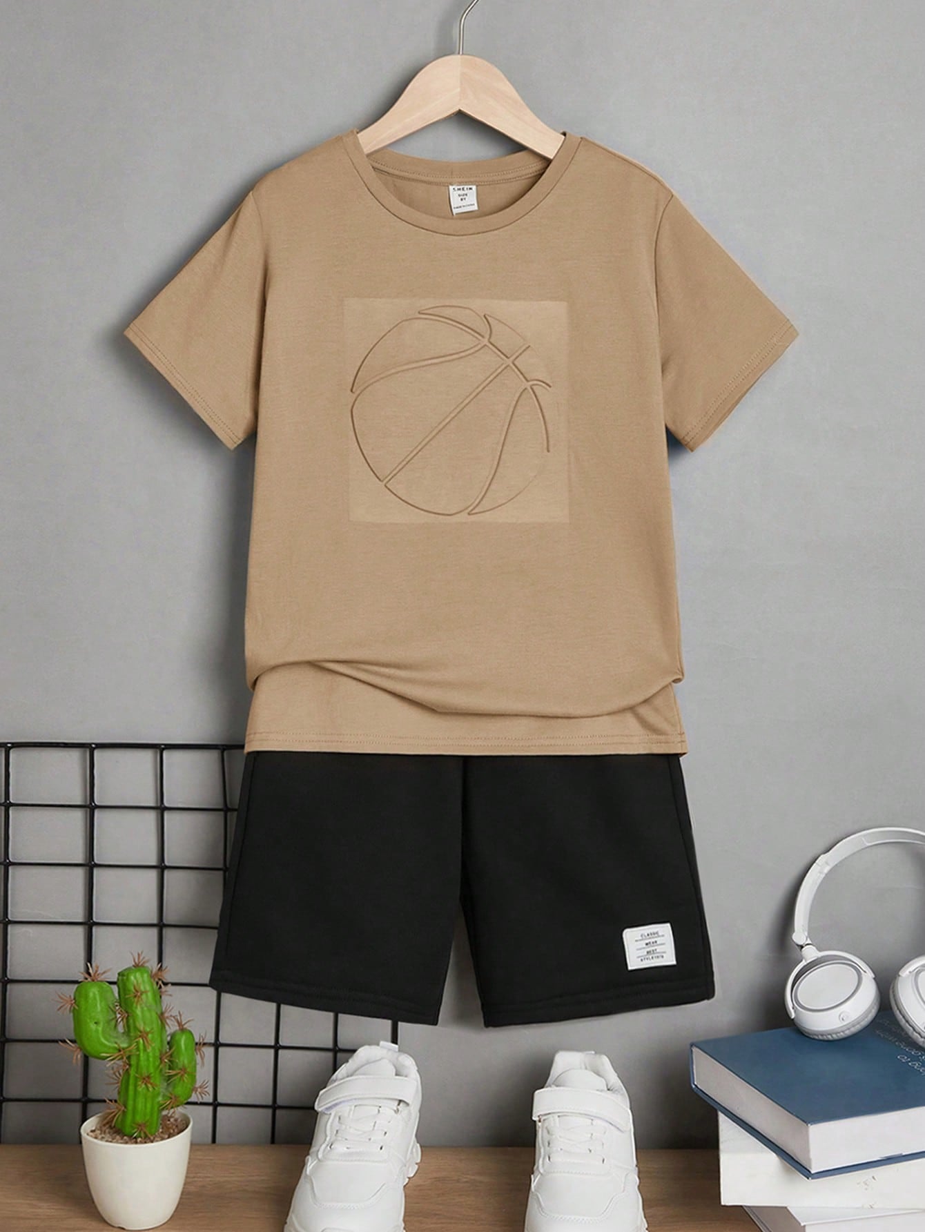 Tween Boy Basketball Pattern Tee & Letter Patched Detail Shorts