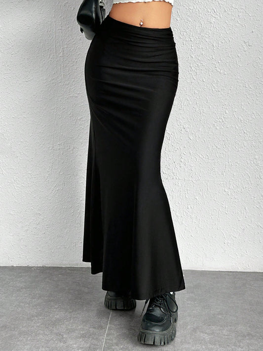 Solid Ruched Mermaid Hem Skirt-Black