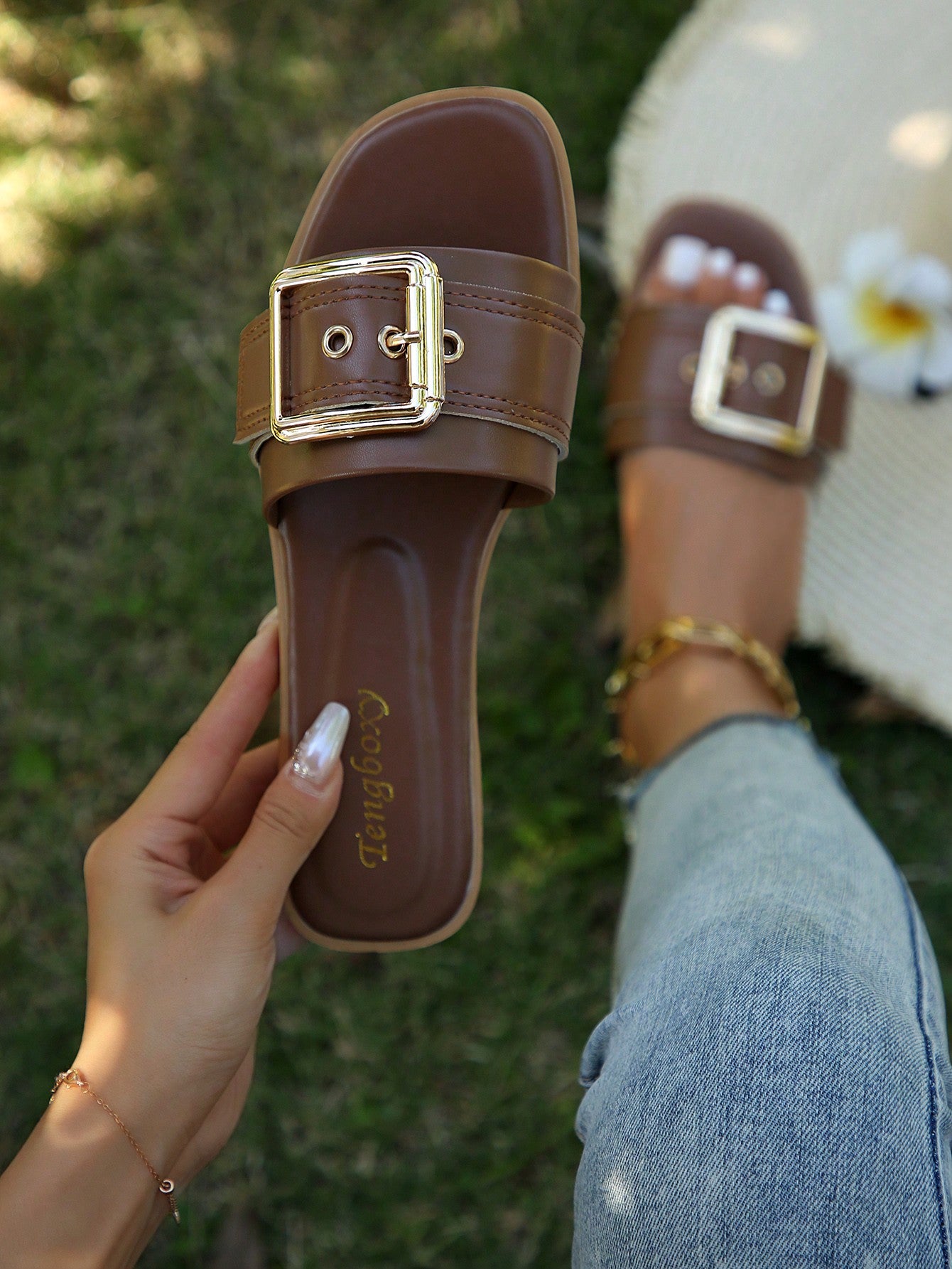 Women Buckle Decor Stitch Detail Slide Sandals, Elegant Beige Outdoor Flat Sandals