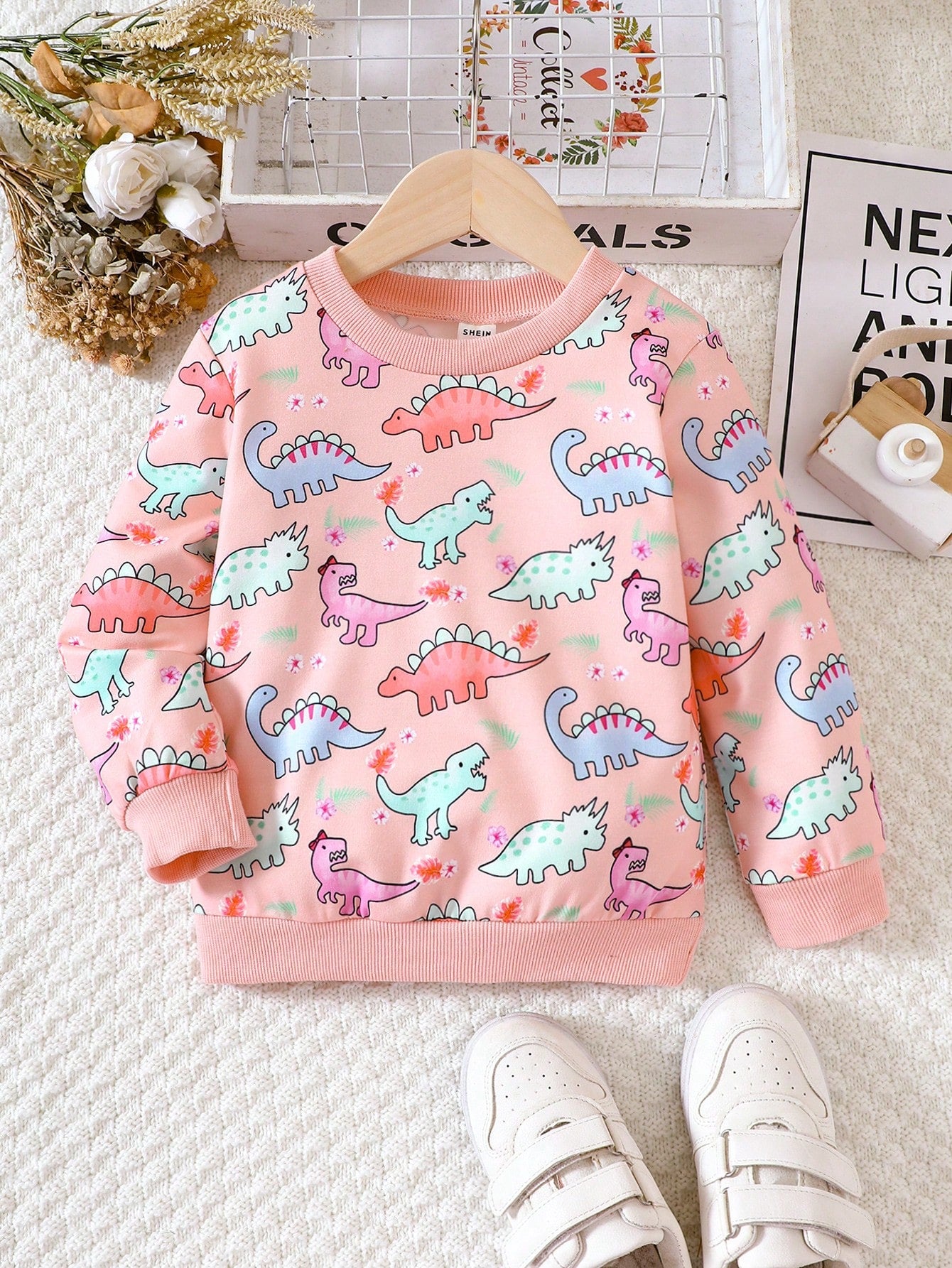 Young Girl Cute Dinosaur Pattern Printed Long Sleeve Sweatshirt For Autumn And Winter