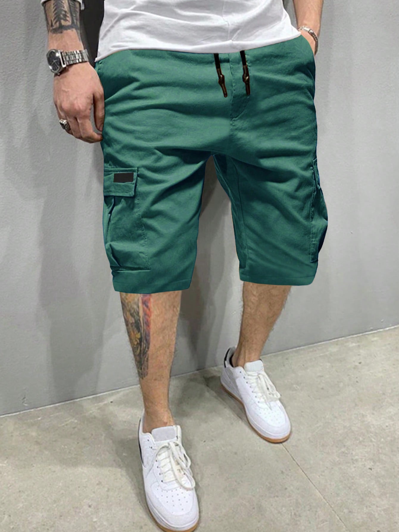 Men Flap Pockets Drawstring Cargo Shorts