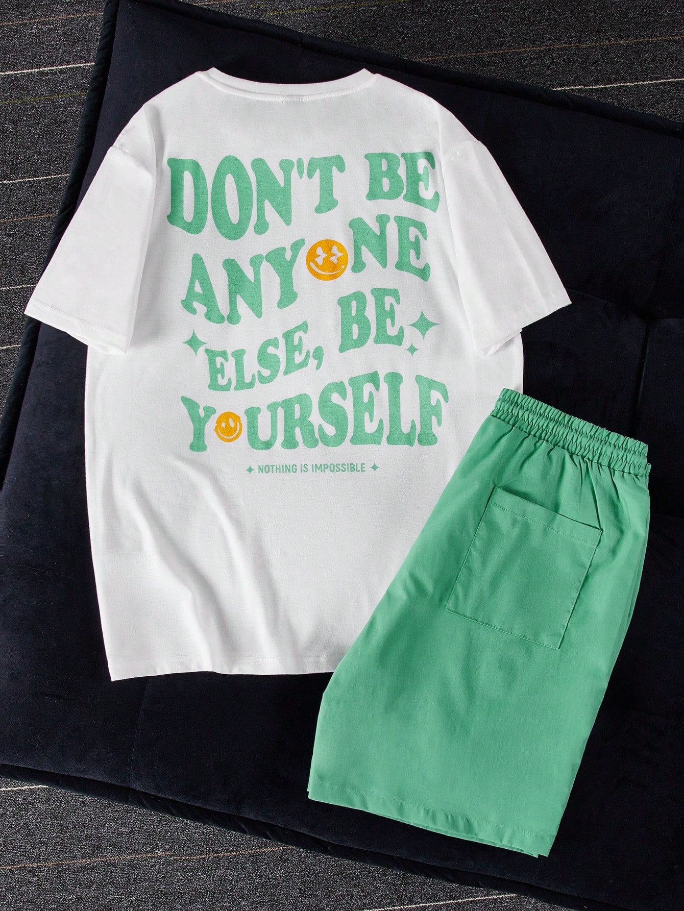 Men Slogan Graphic Tee & Shorts