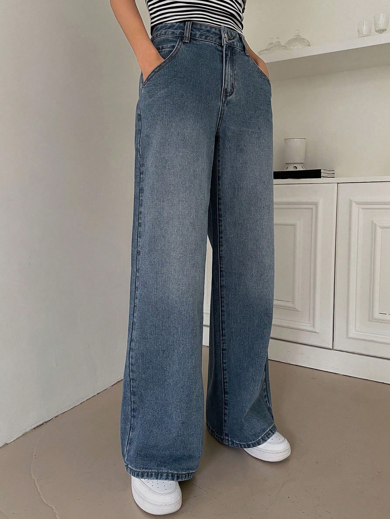 Slant Pocket Wide Leg Jeans