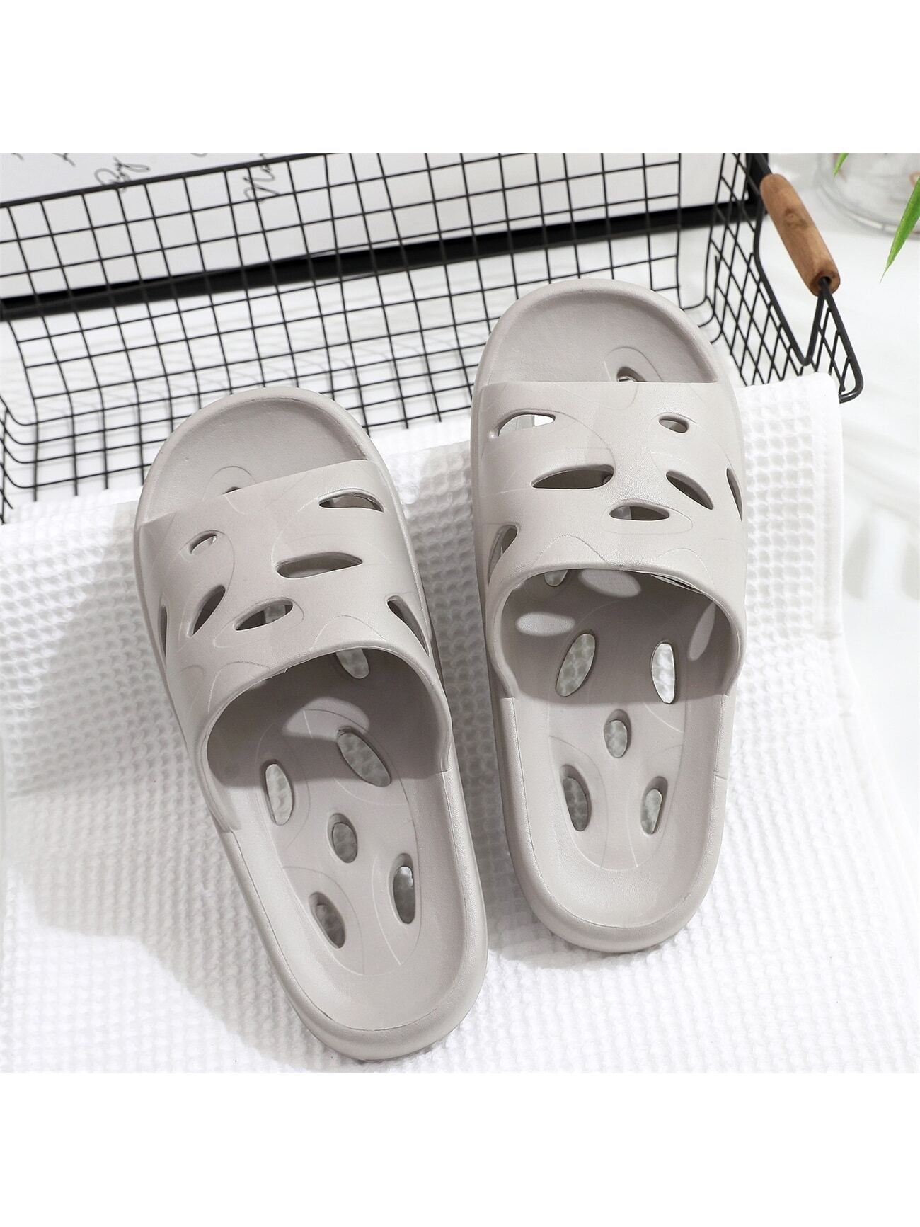 Unisex Summer Bathroom Slippers Indoor Shower Shoes With Hollow Out Design And Water Drainage System